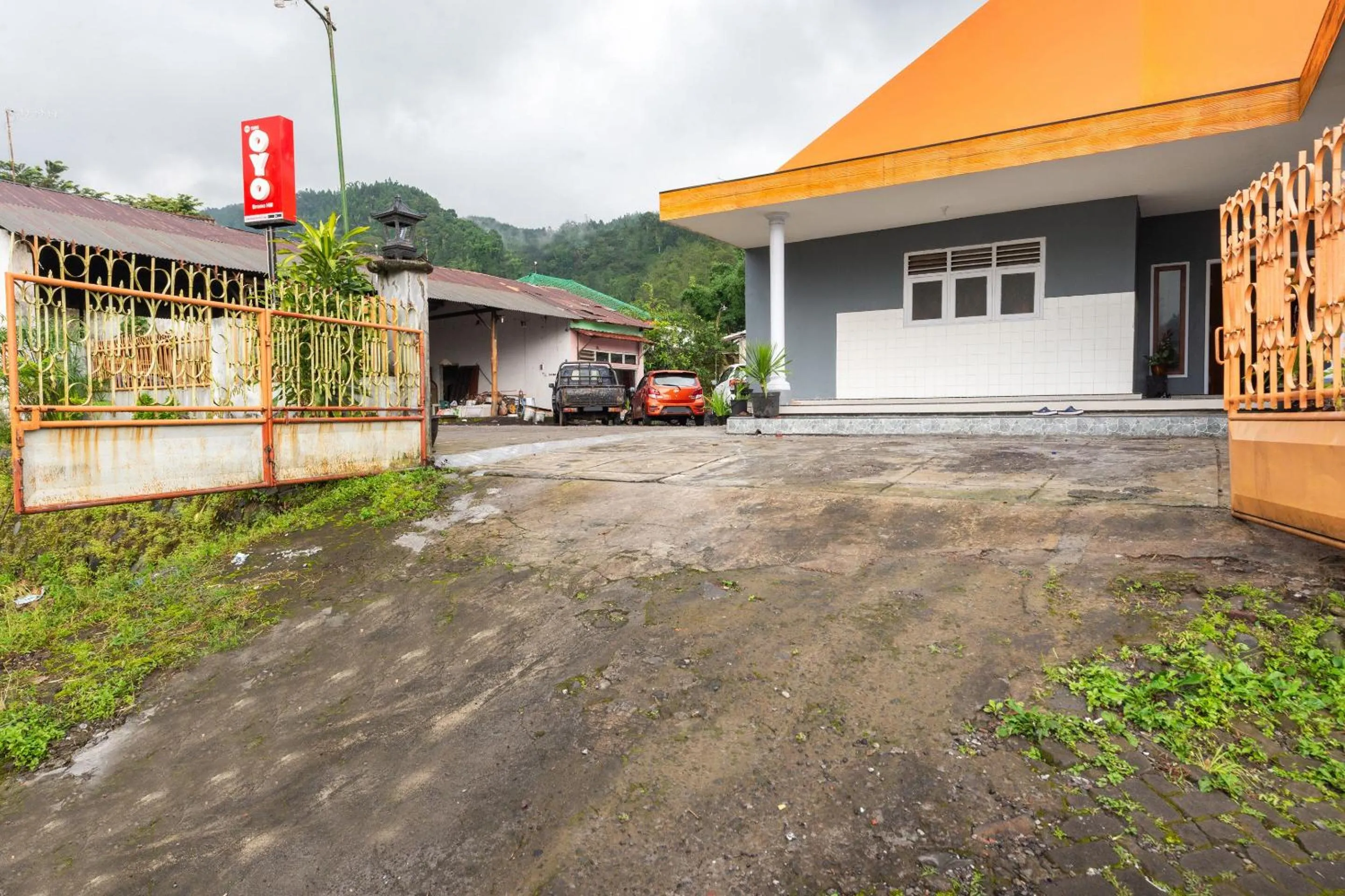 Facade/entrance in Hotel O Bromo Hill