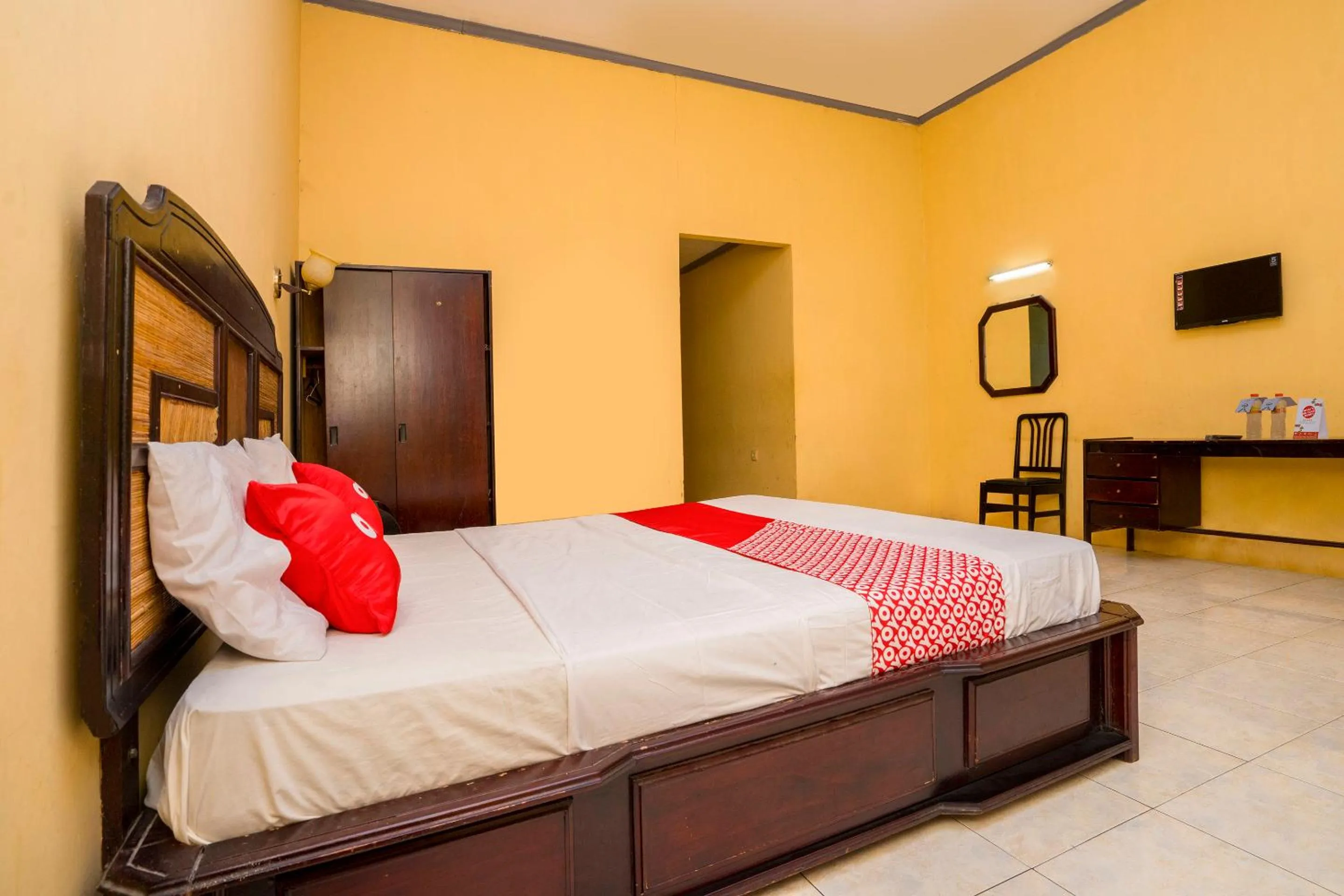 Bedroom in OYO 1989 Hotel Pelangi Harapan