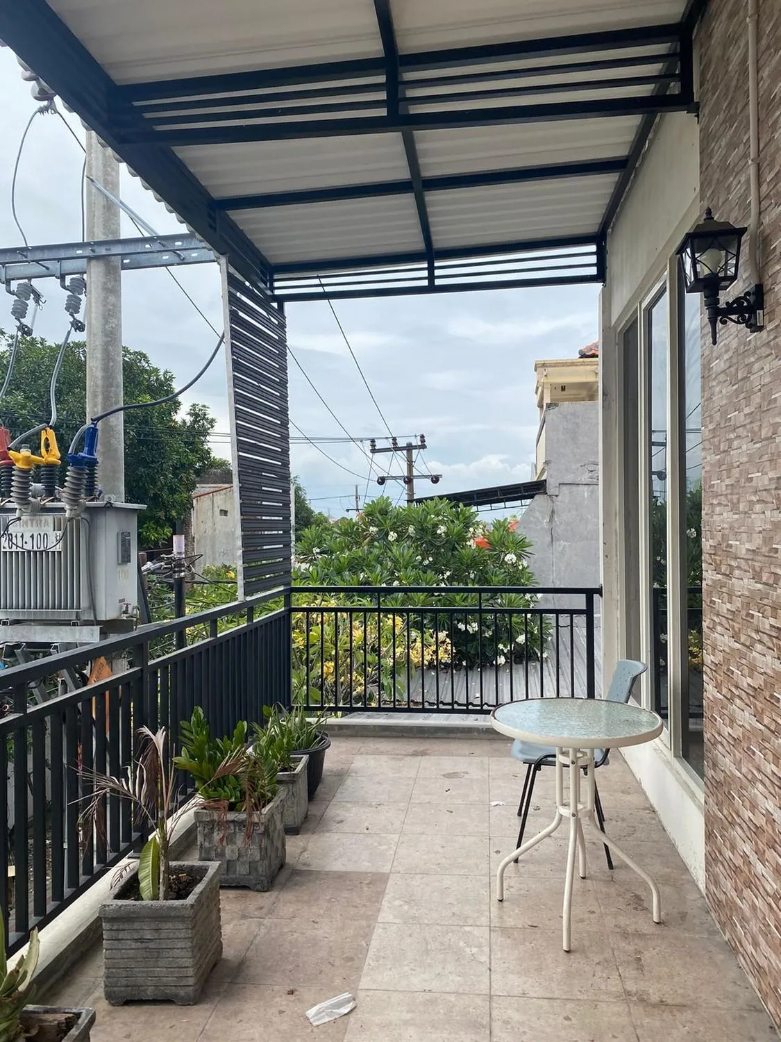 Balcony/Terrace in RedDoorz At Sukomanunggal Surabaya