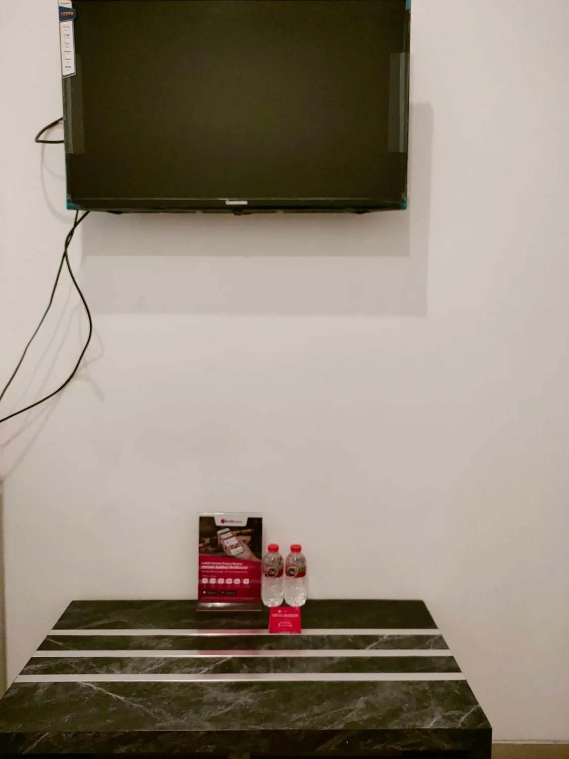 TV and multimedia in RedDoorz At Sukomanunggal Surabaya