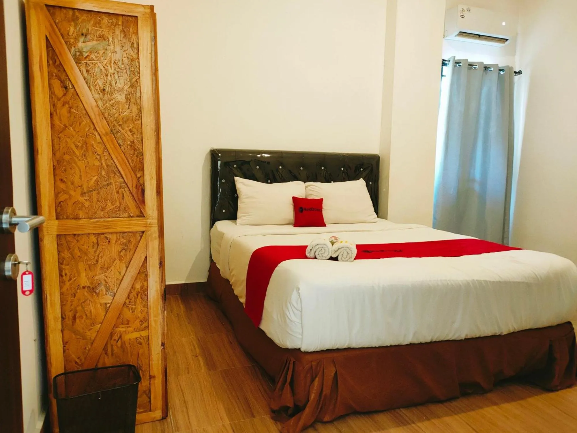 Bed in RedDoorz At Sukomanunggal Surabaya