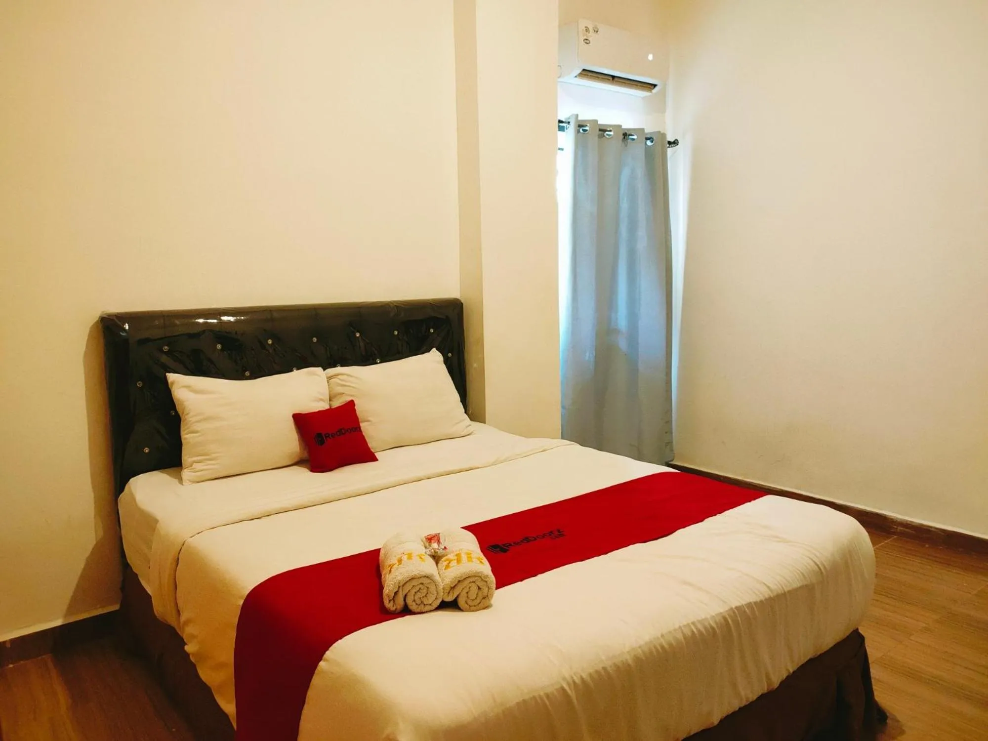 Bed in RedDoorz At Sukomanunggal Surabaya