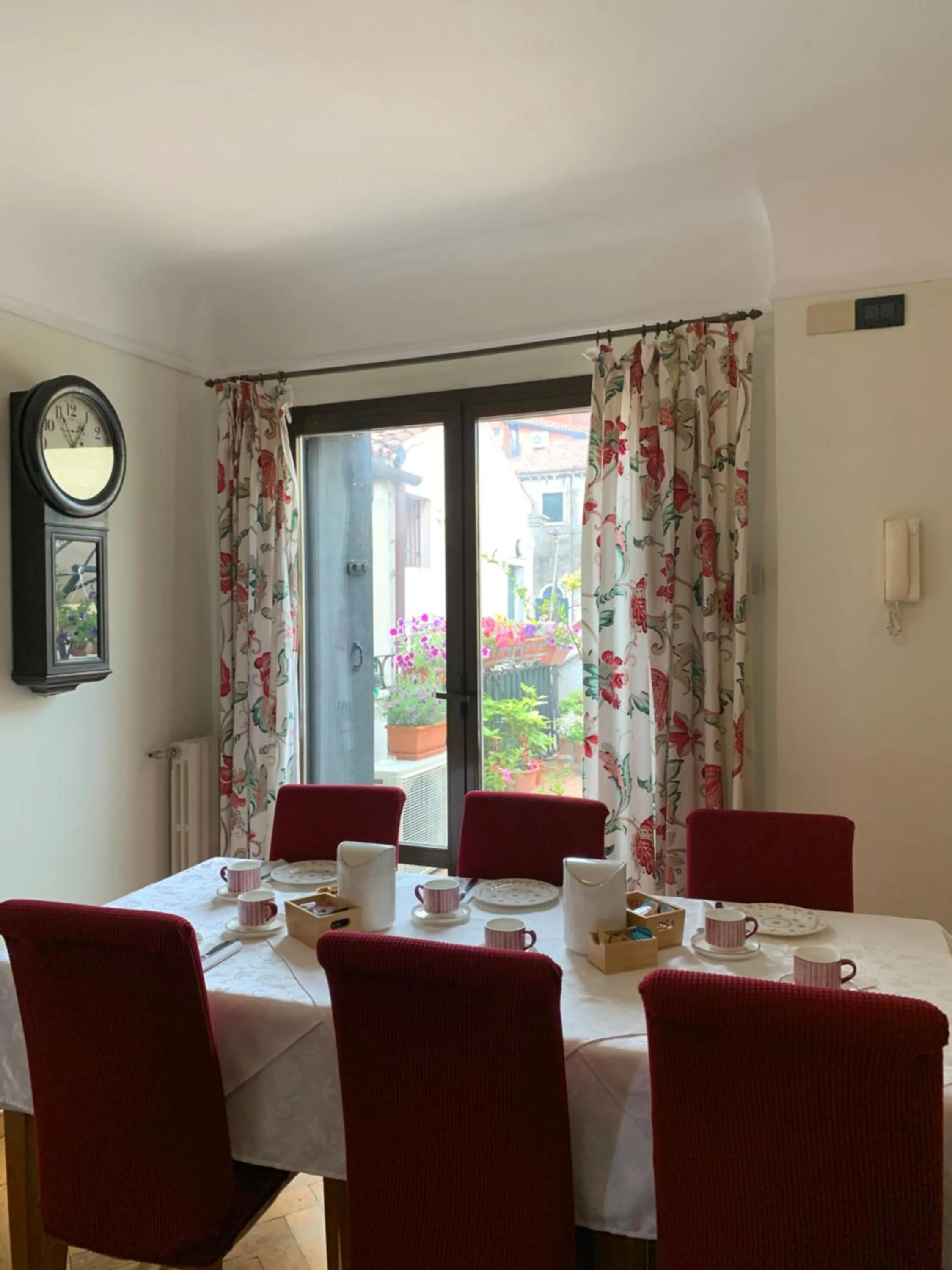 Breakfast in AL CAMPANIEL BED AND BREAKFAST