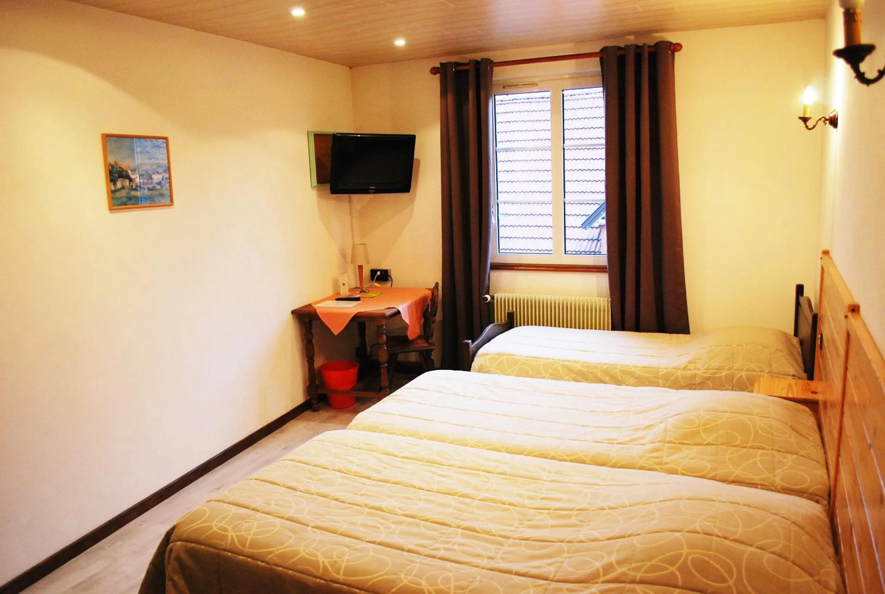 Day, Bed in Logis Hôtel Restaurant Kleiber