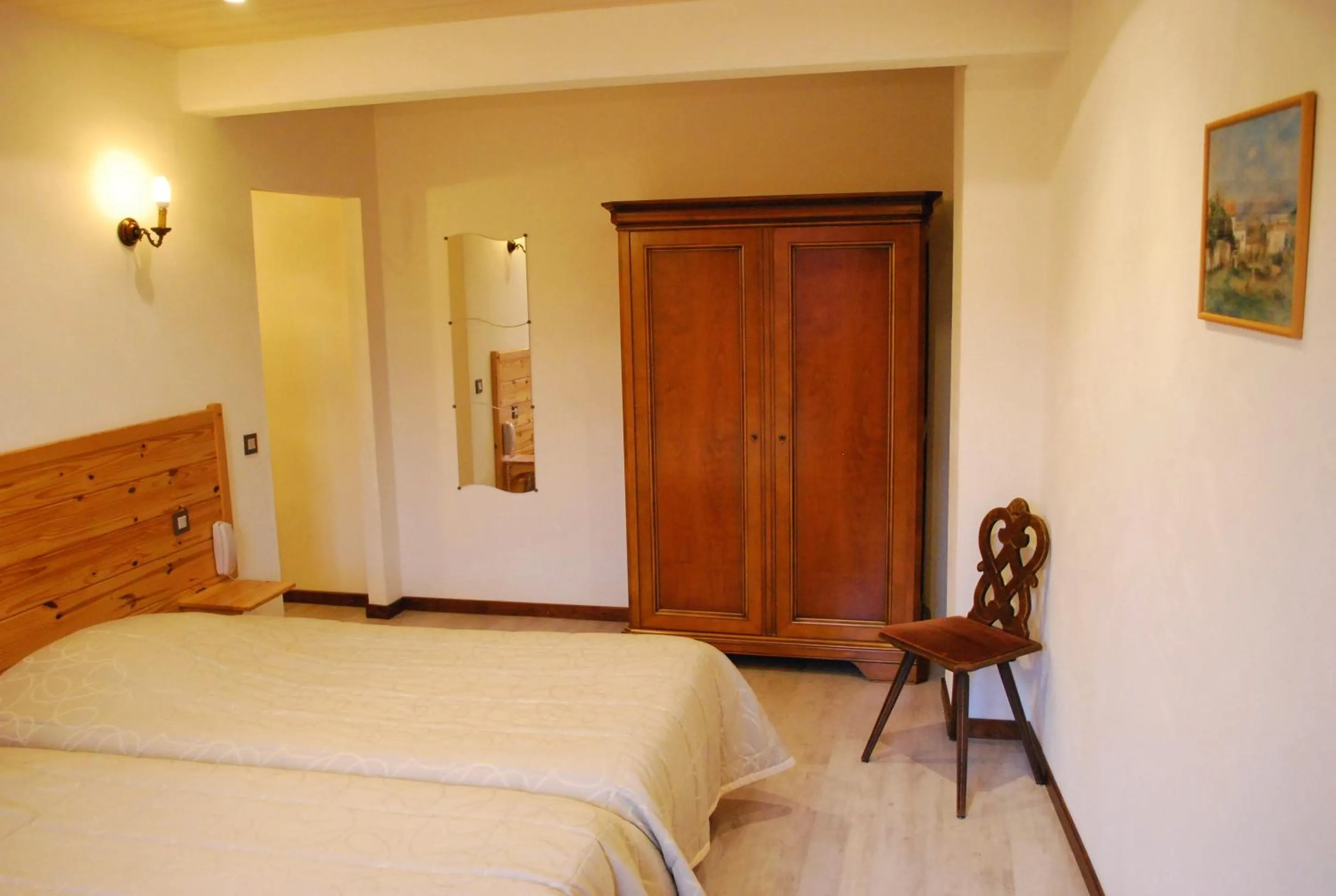 Decorative detail, Bed in Logis Hôtel Restaurant Kleiber