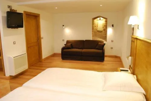 Photo of the whole room, Bed in Logis Hôtel Restaurant Kleiber