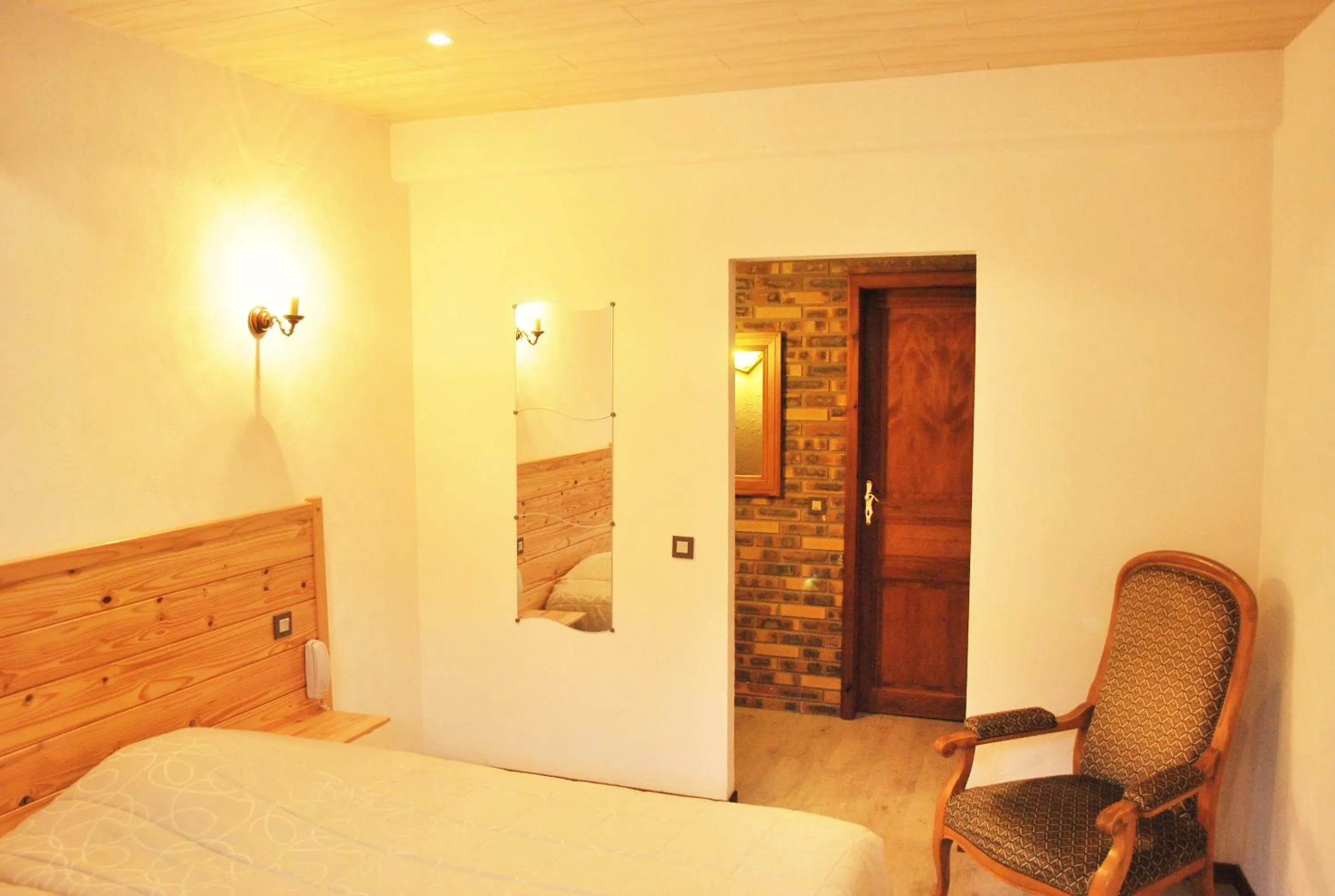 Decorative detail, Bed in Logis Hôtel Restaurant Kleiber