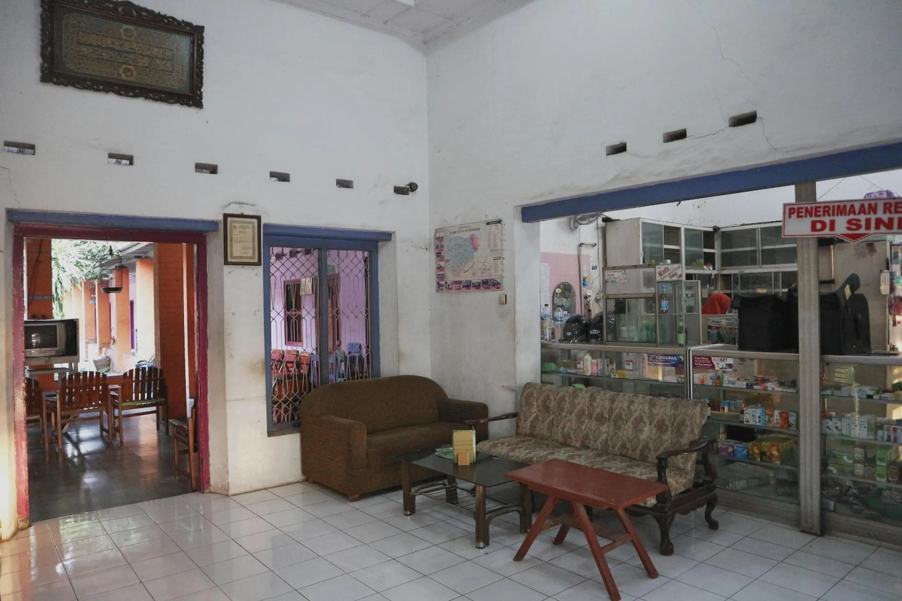 Lobby or reception in OYO Life 1972 Aman Family Inn Syariah