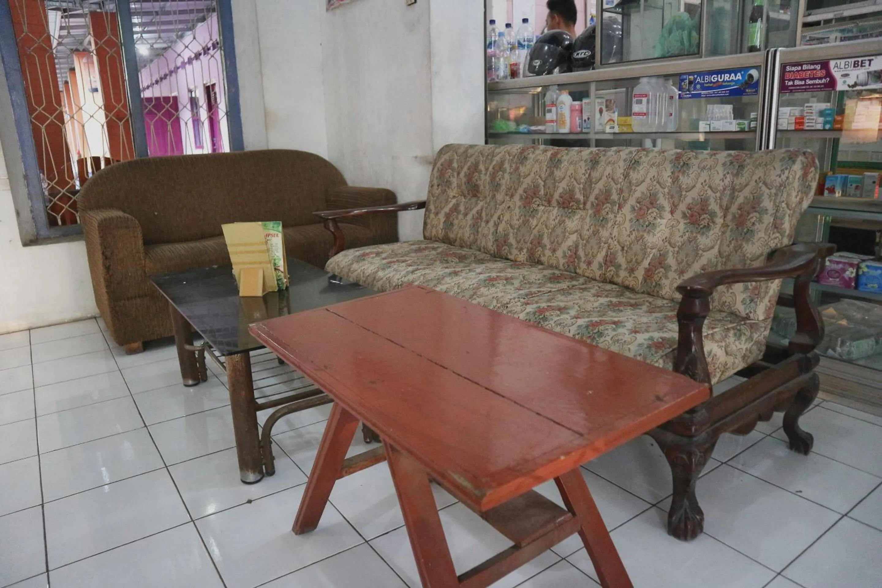 Lobby or reception in OYO Life 1972 Aman Family Inn Syariah