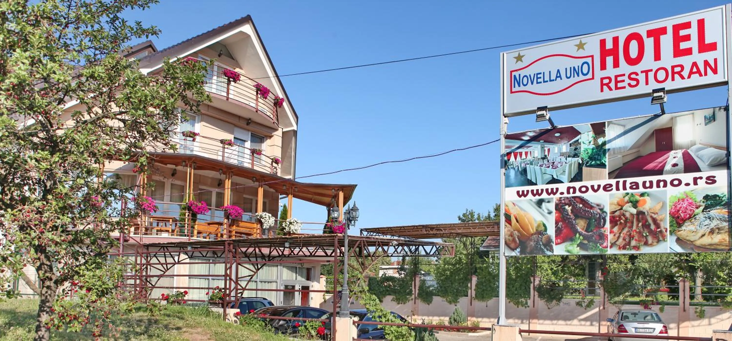 Facade/entrance in Hotel Novella Uno