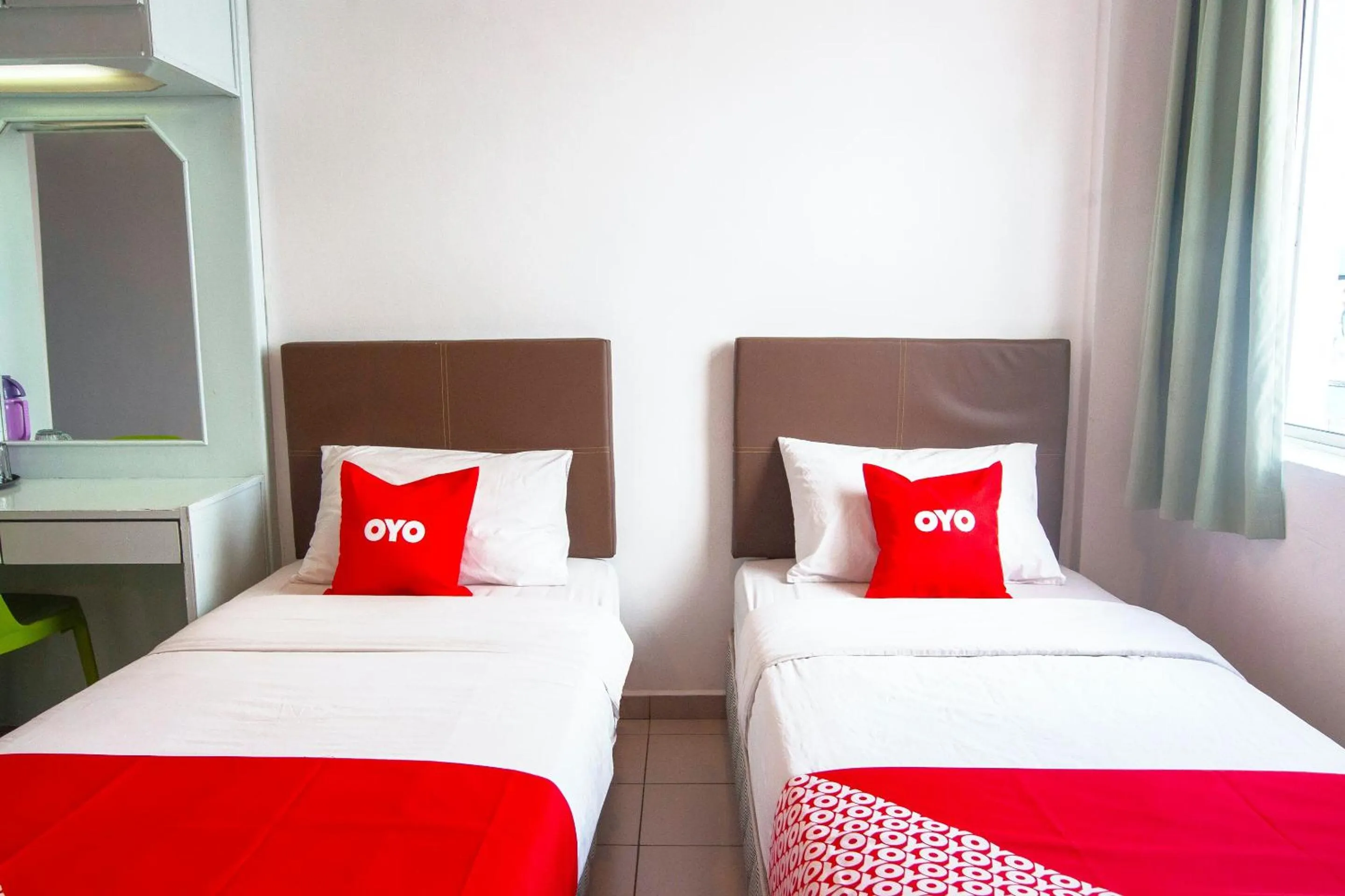 Bedroom in OYO 89577 Kristal Hotel