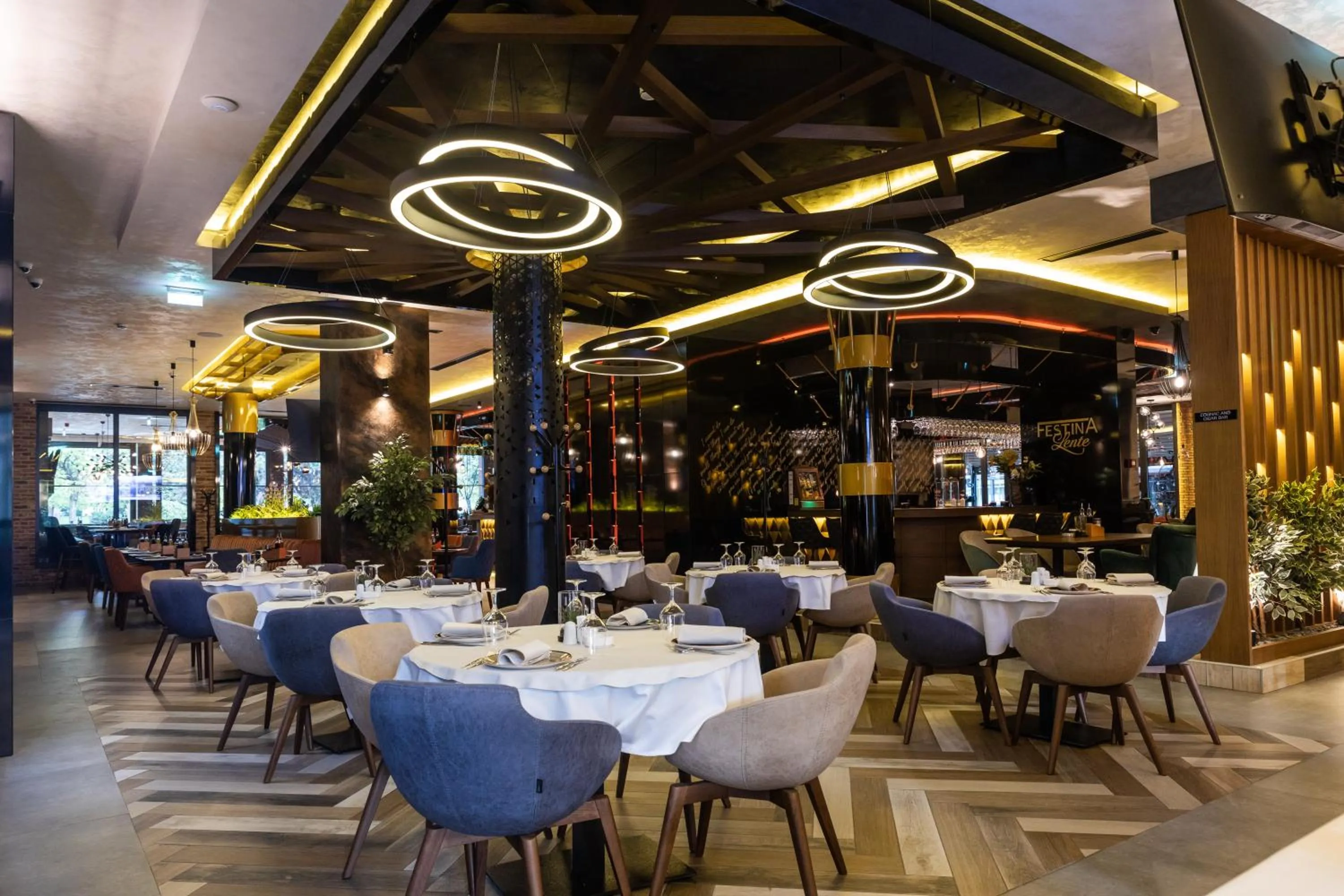 Restaurant/places to eat in Hammeum Hotel
