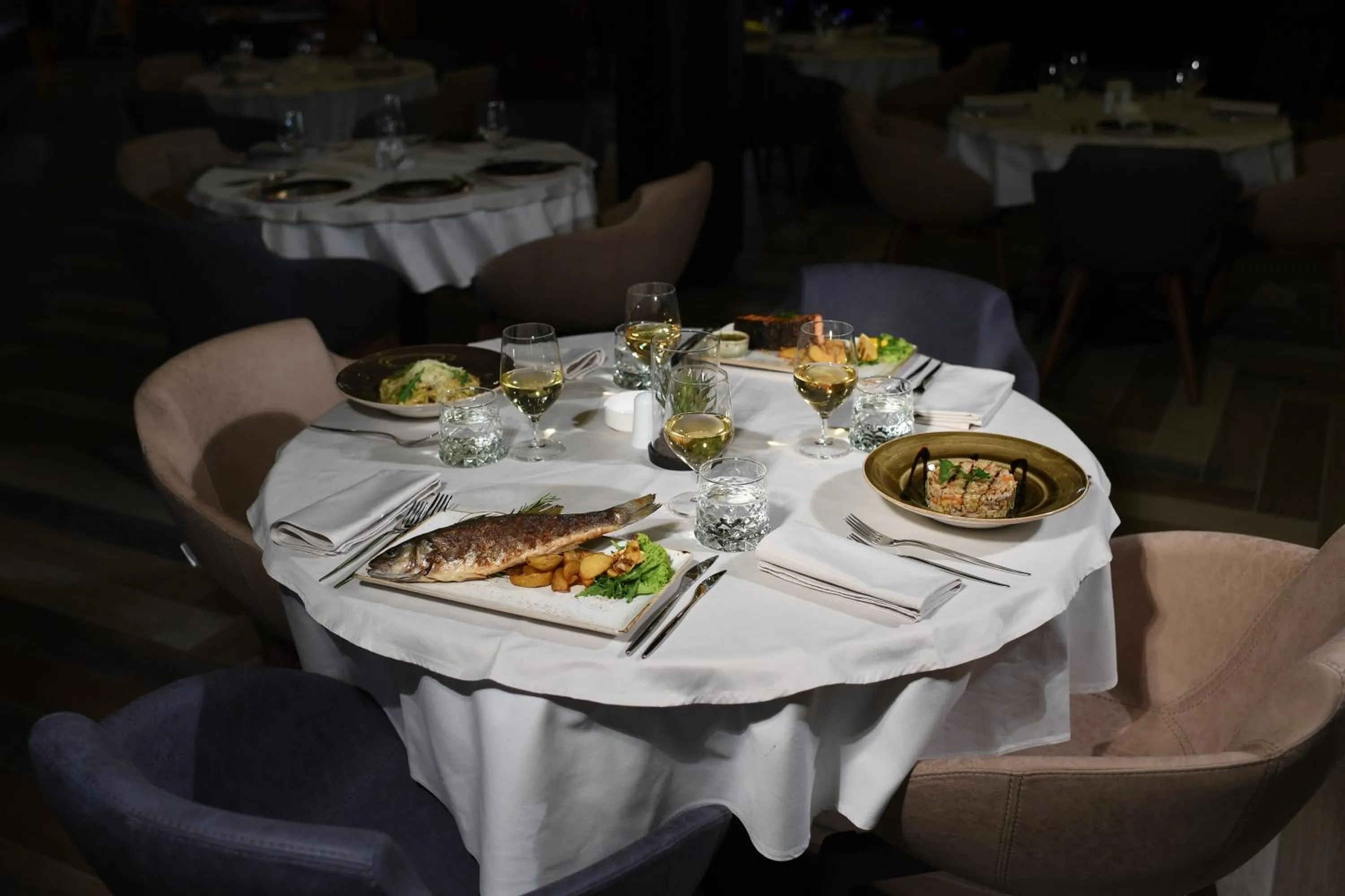 Restaurant/places to eat in Hammeum Hotel