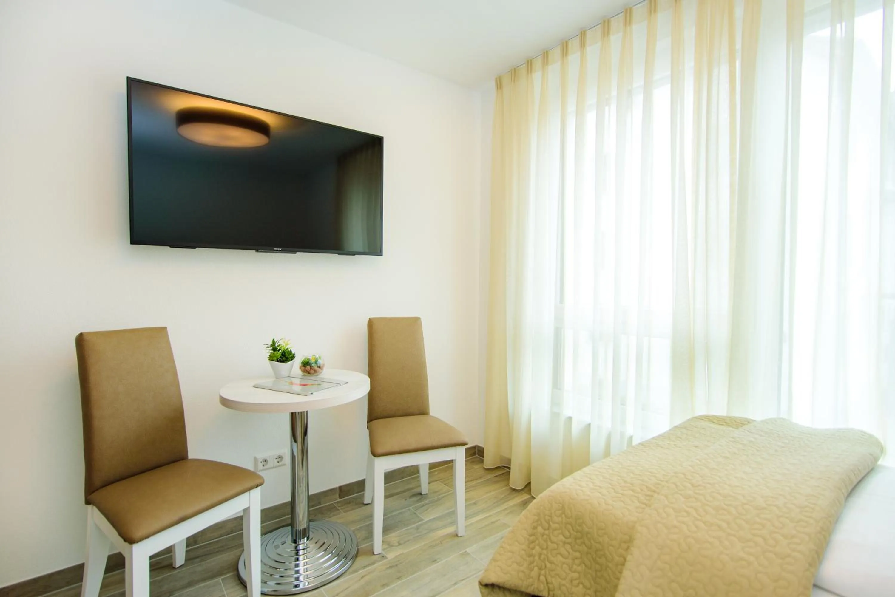 TV and multimedia, Bed in Hotel Filderhof Reutlingen