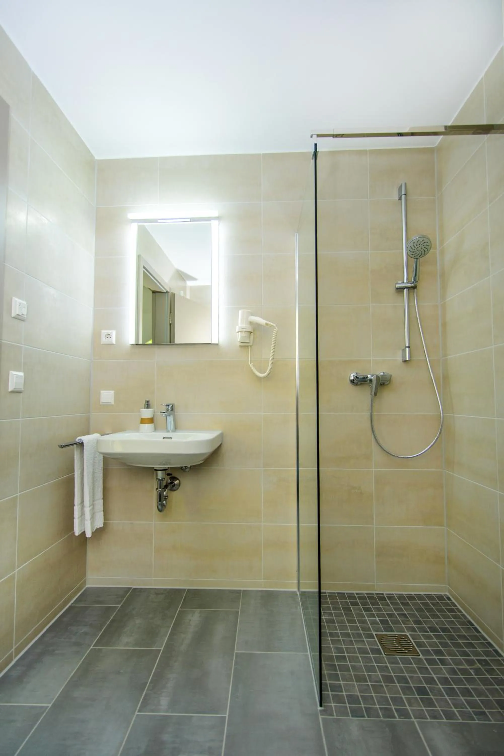 Shower in Hotel Filderhof Reutlingen