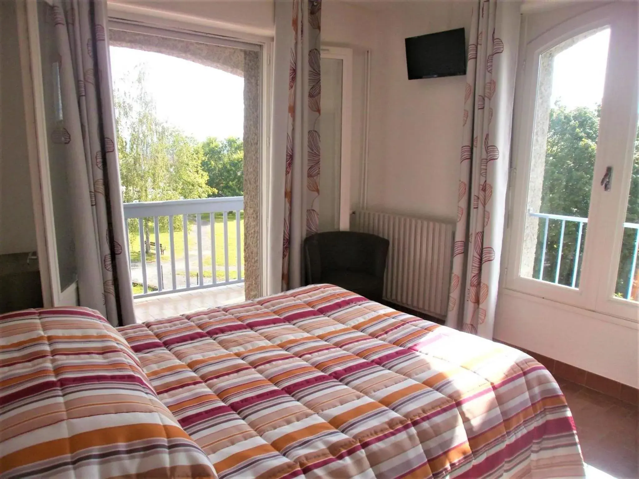 Double Room in Résidence Hôtelière du MAGNOAC Double Room in Résidence Hôtelière du MAGNOAC