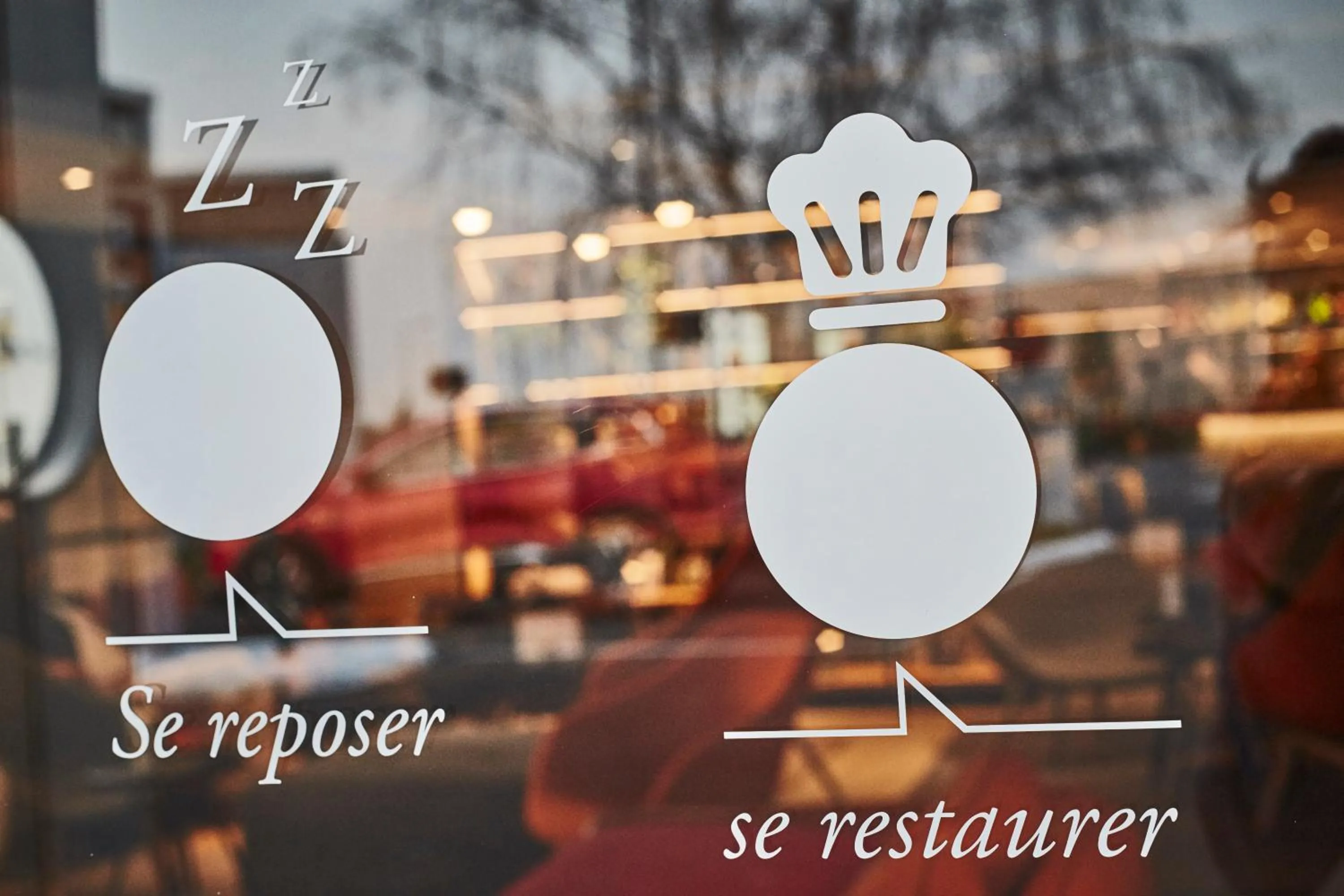 Facade/entrance in Radisson Hotel Paris Le Bourget