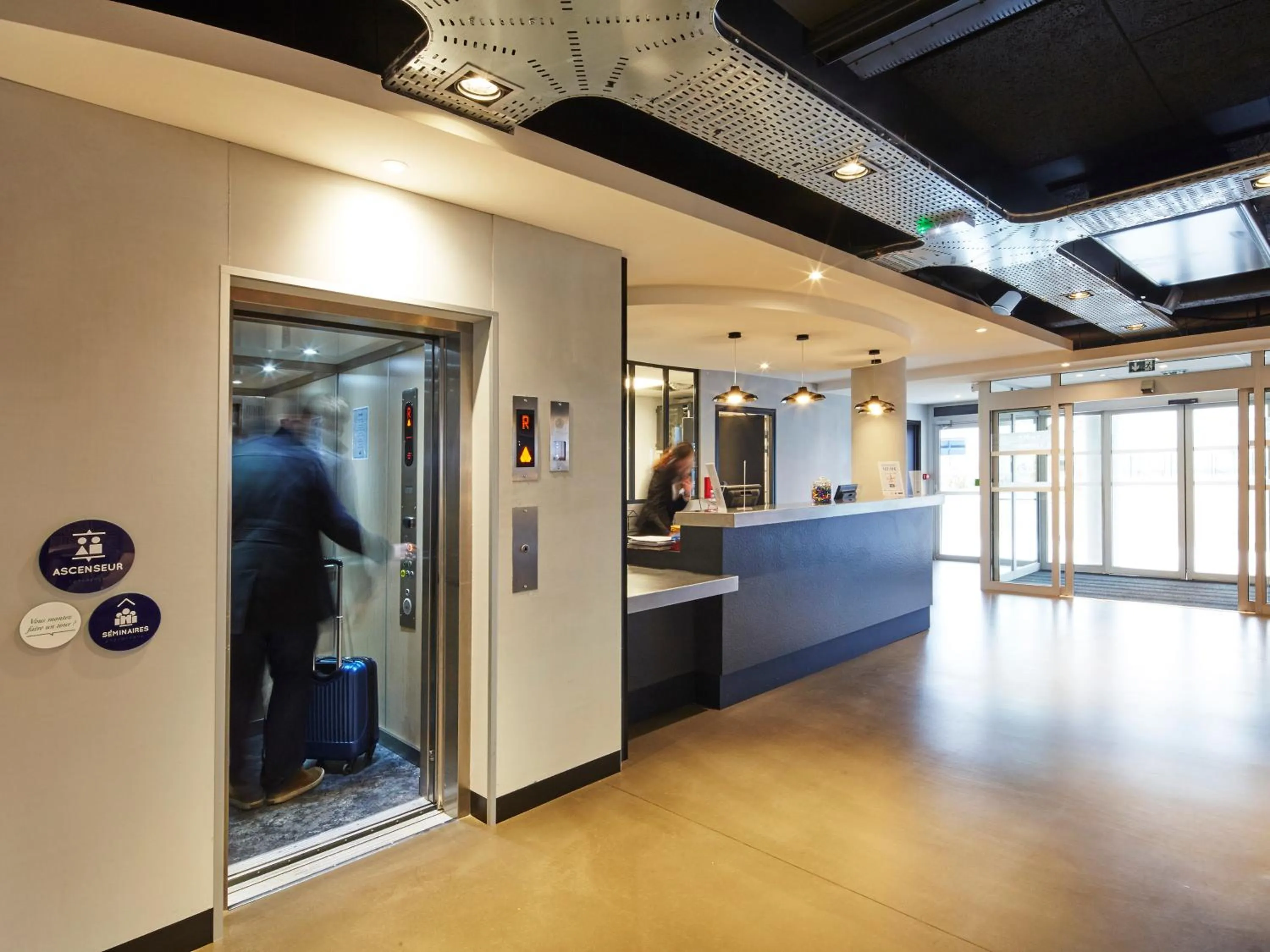 Lobby or reception in Radisson Hotel Paris Le Bourget