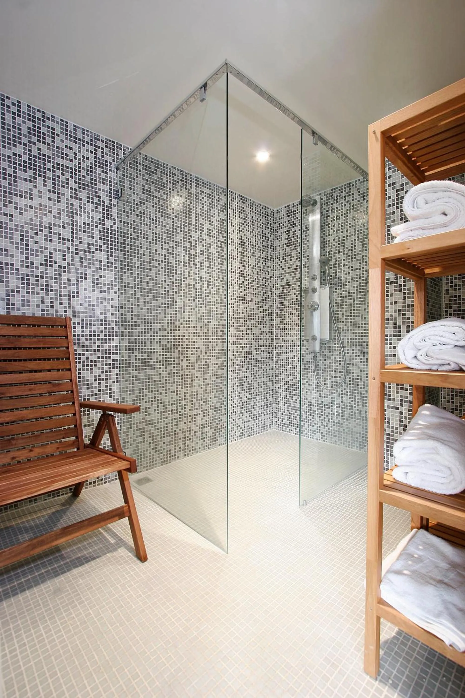 Bathroom in Radisson Hotel Paris Le Bourget