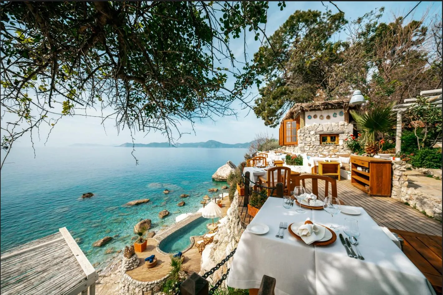 Restaurant/places to eat in Nautical Hotel