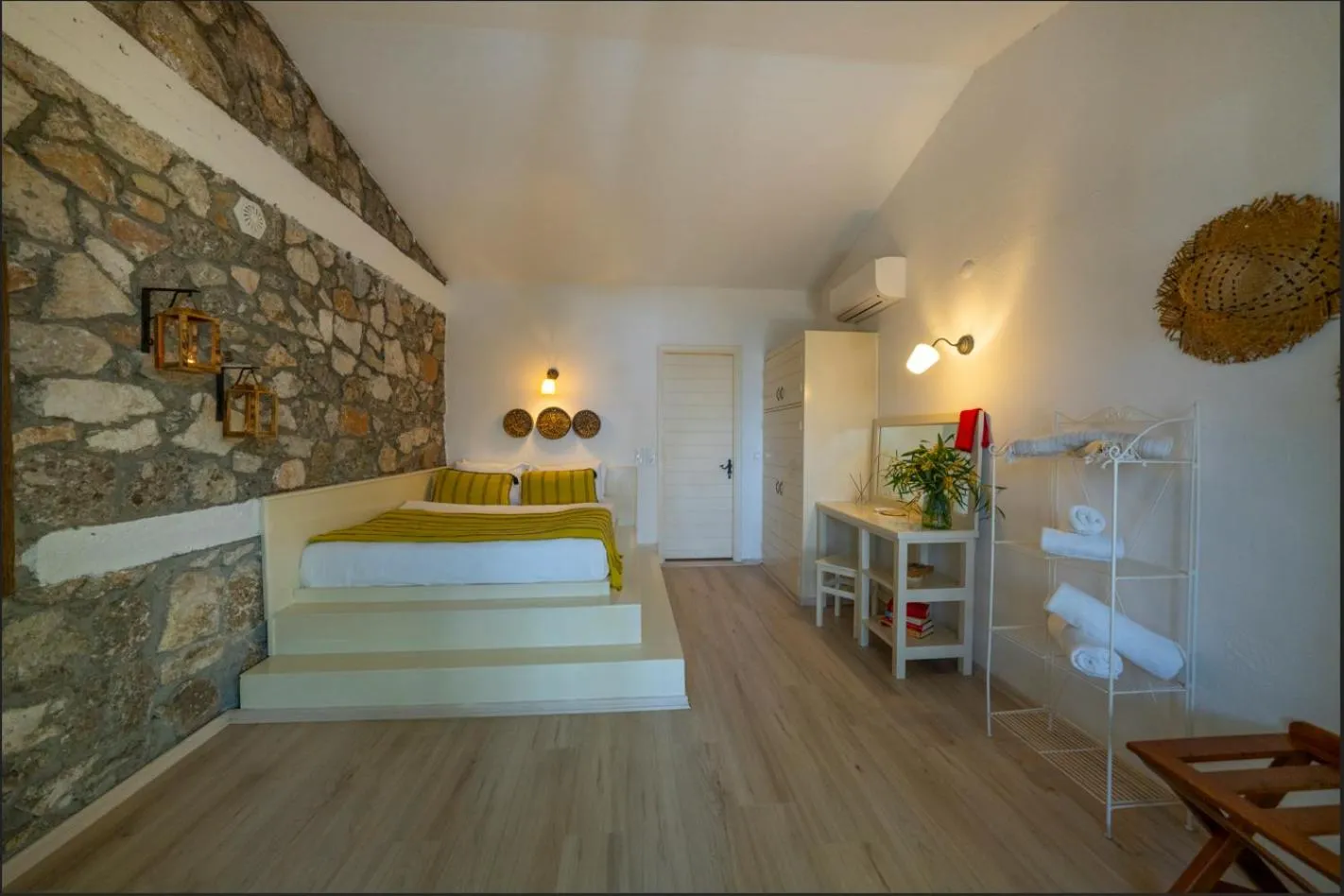 Bedroom, Bed in Nautical Hotel