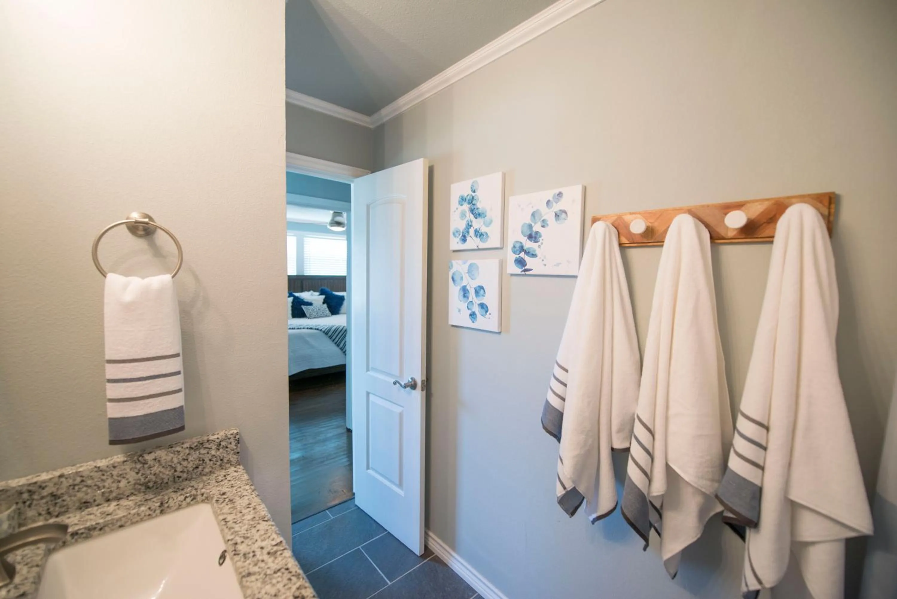 Walk to the Silos! 3 Bed 1960's Bungalow near Baylor