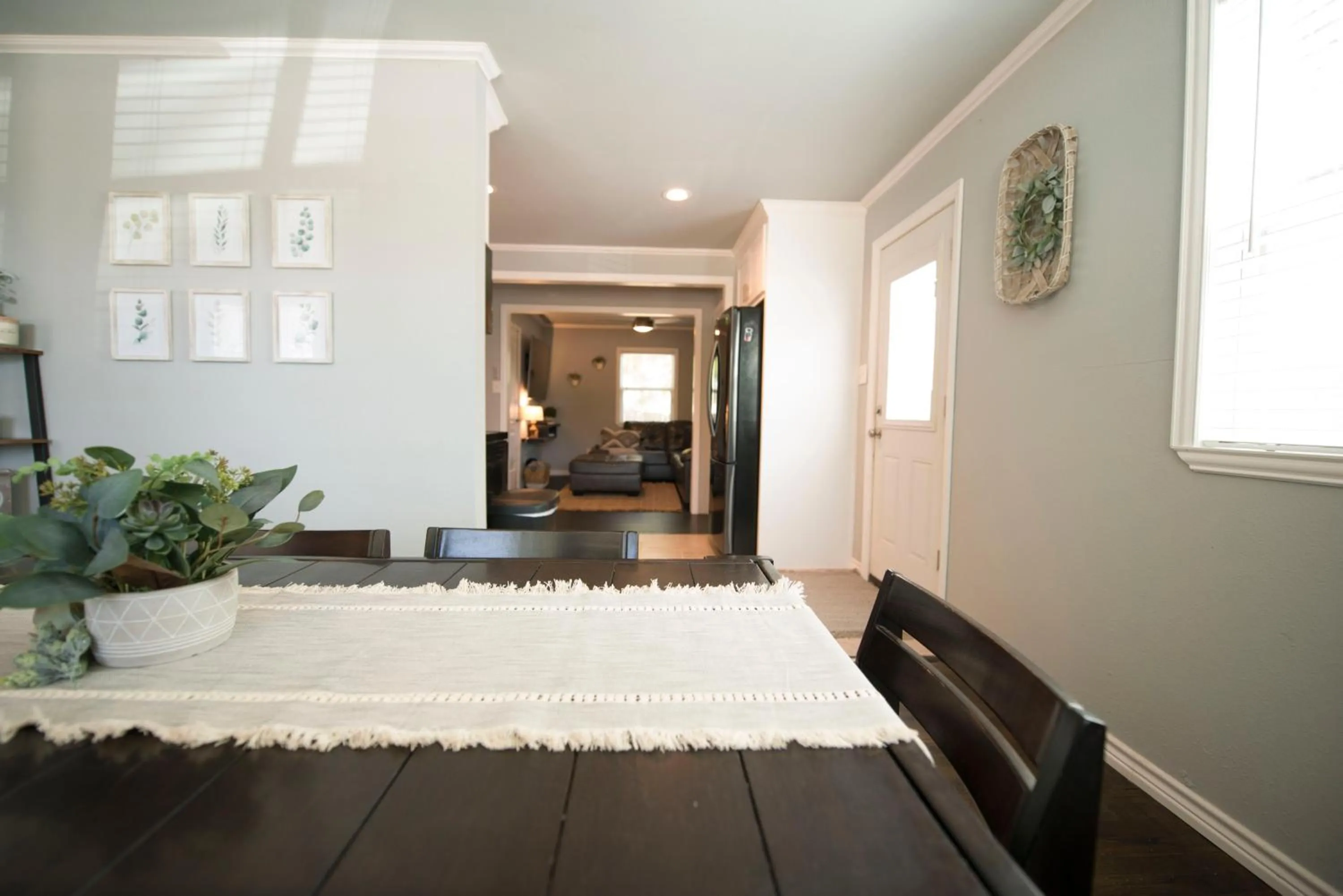 Walk to the Silos! 3 Bed 1960's Bungalow near Baylor