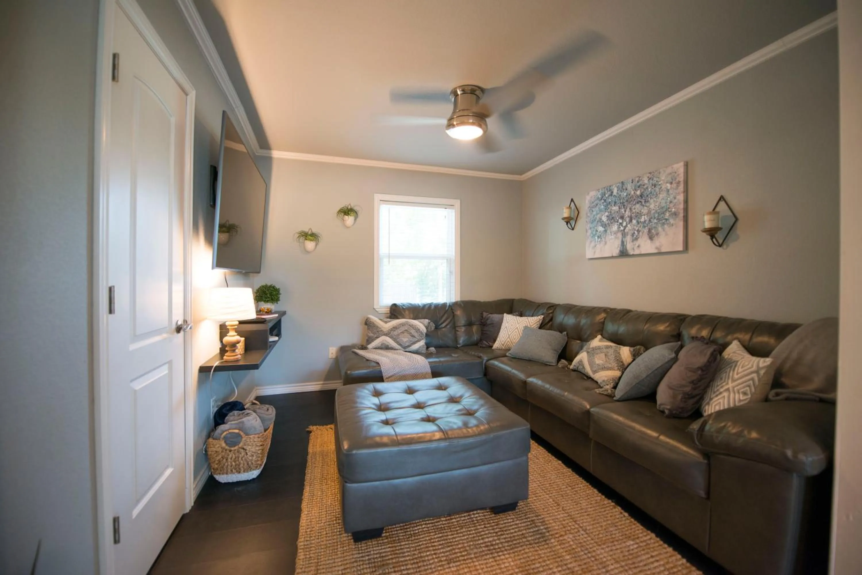 Walk to the Silos! 3 Bed 1960's Bungalow near Baylor