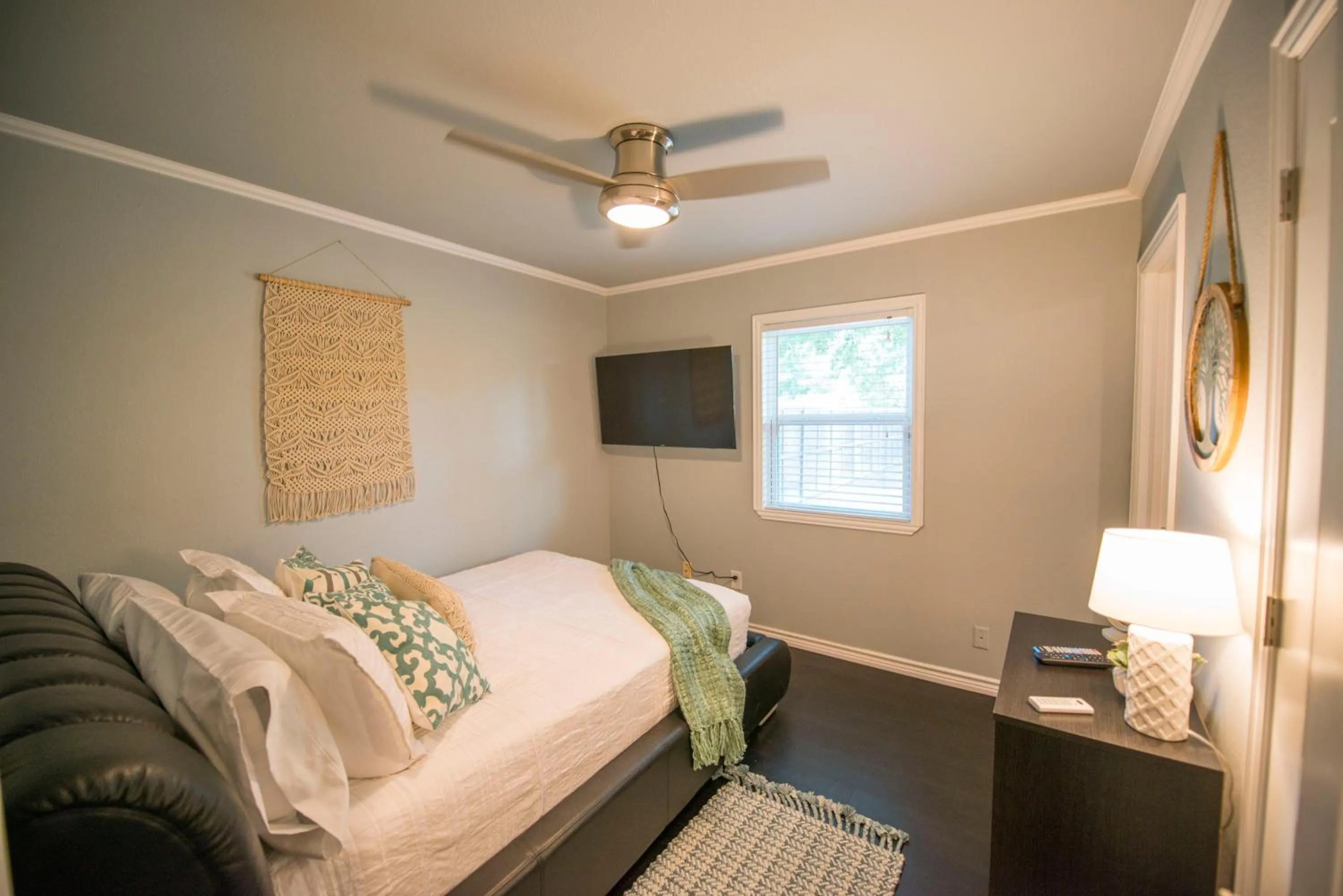 Bed in Walk to the Silos! 3 Bed 1960's Bungalow near Baylor