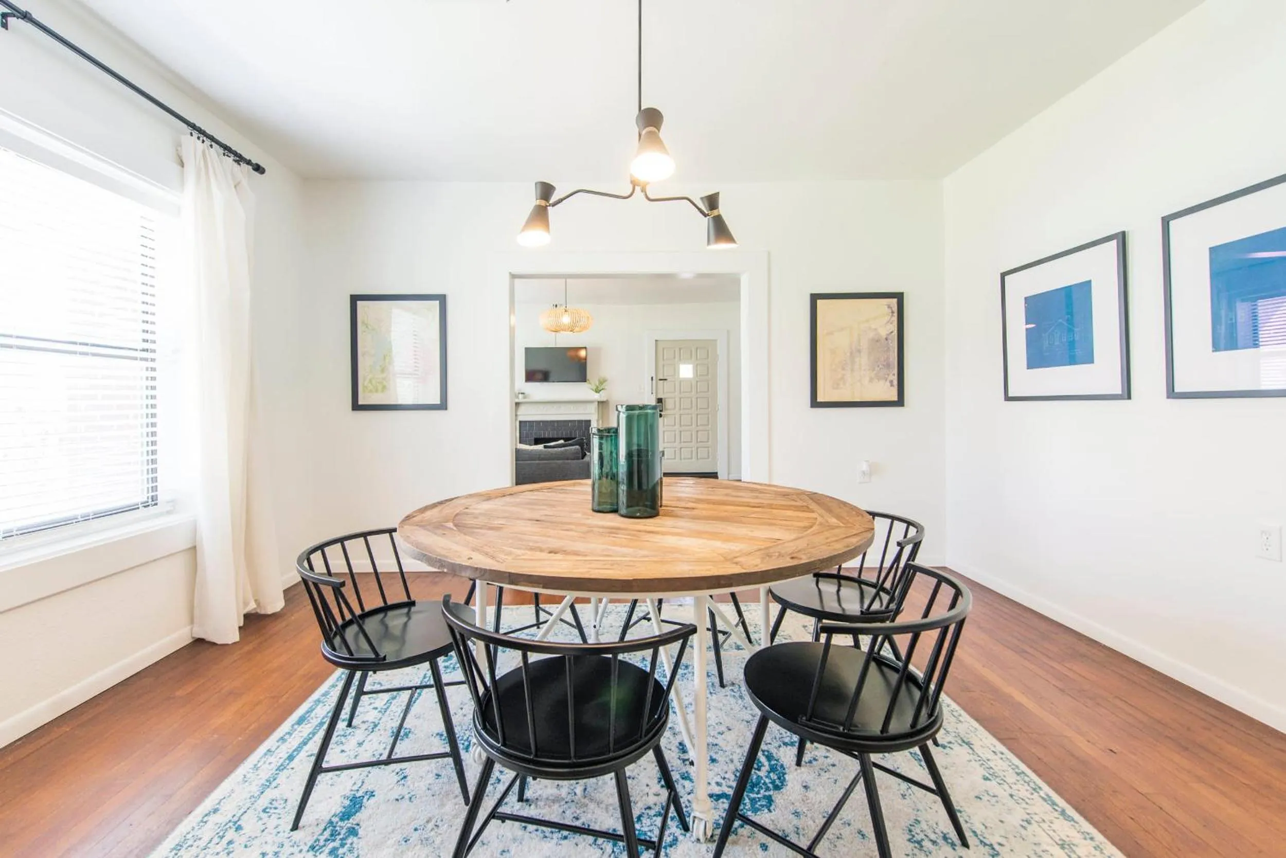 Classy 1927 Uptown Tudor 4 min to Magnolia