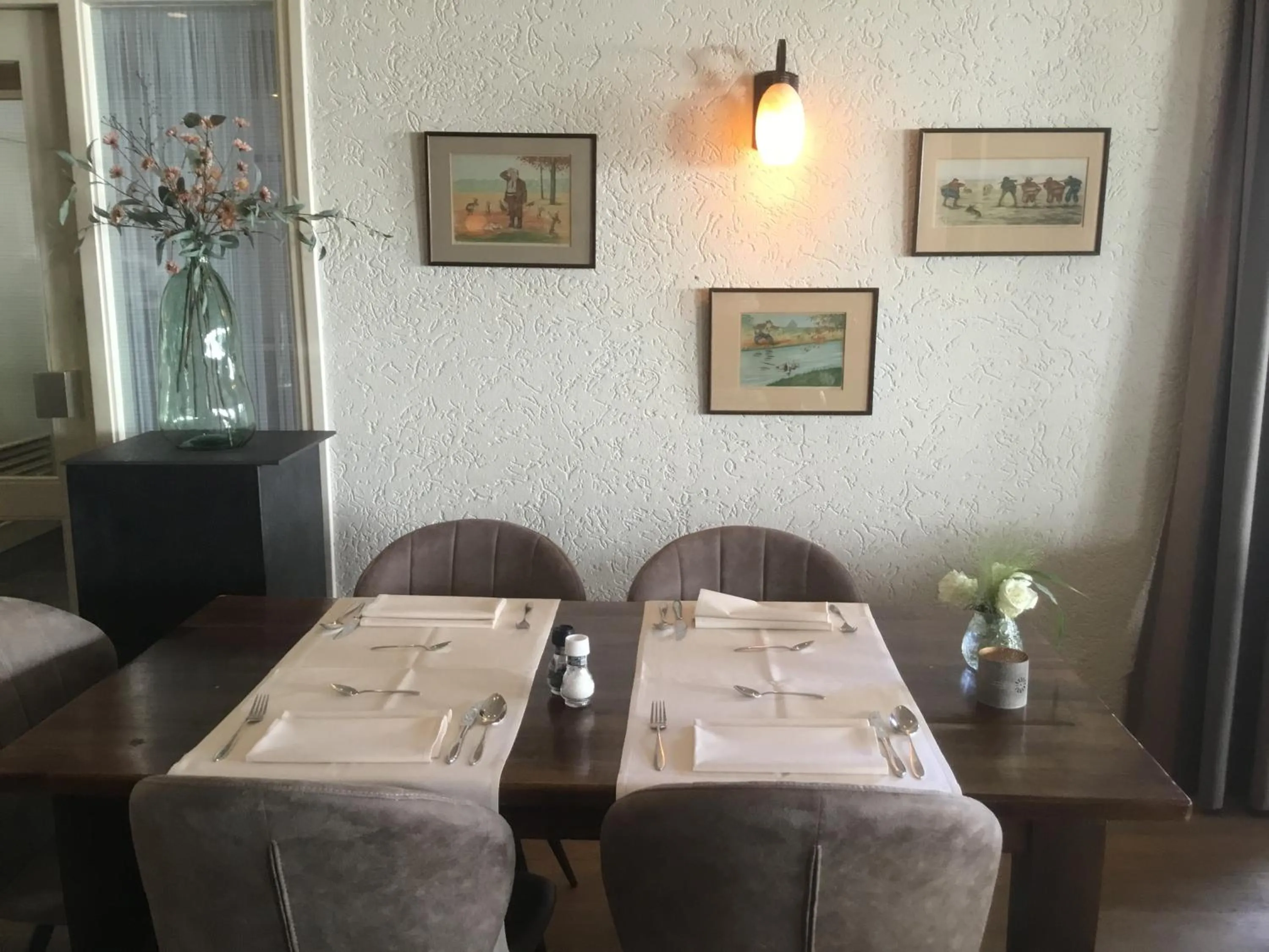Restaurant/places to eat in Hotel Steensel