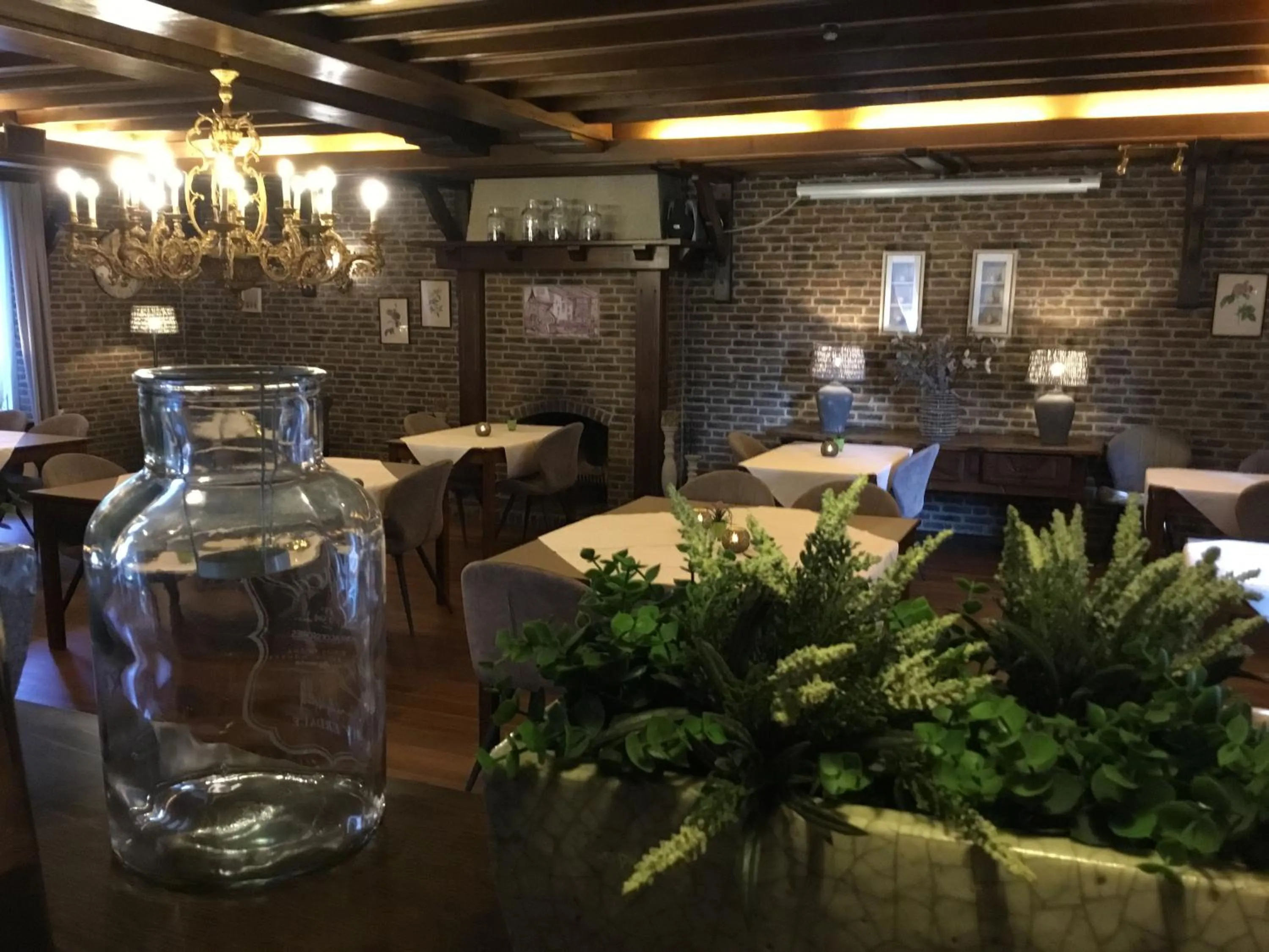 Restaurant/places to eat in Hotel Steensel