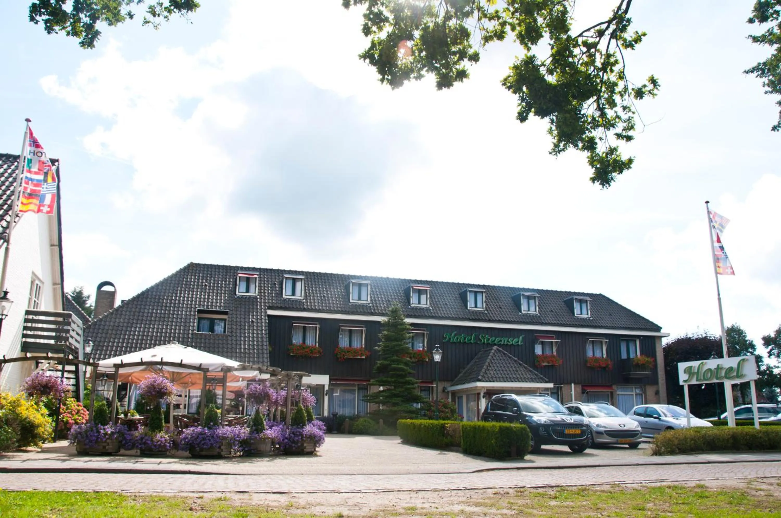 Facade/entrance in Hotel Steensel
