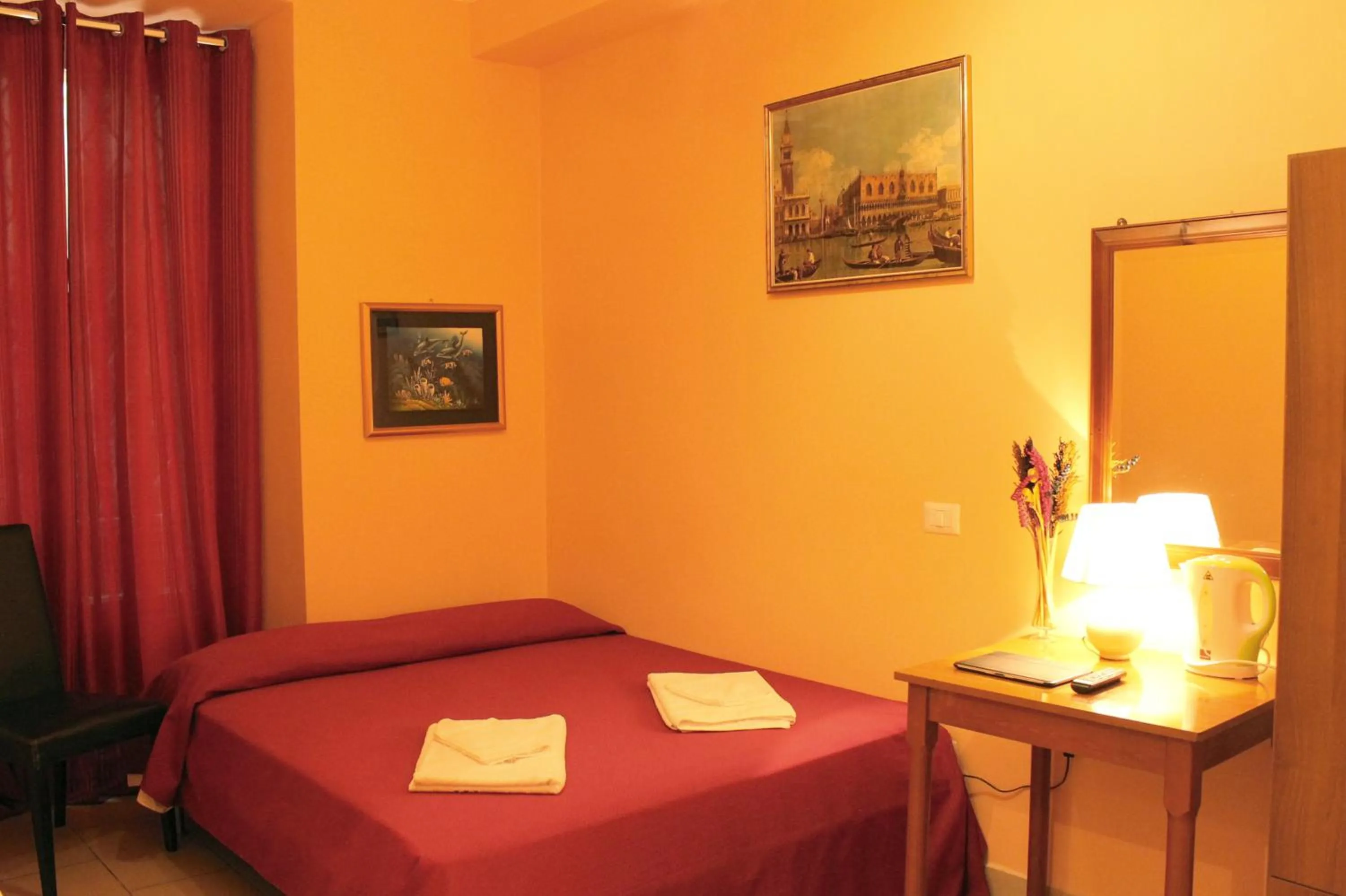Photo of the whole room, Bed in B&B Roma Castle Termini