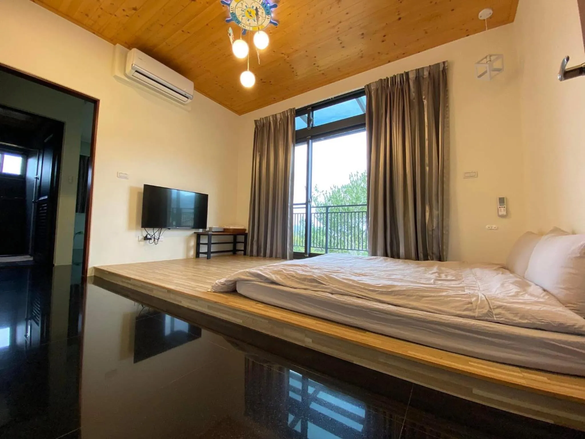 Photo of the whole room, Bed in 晨民宿 Morning Homestay