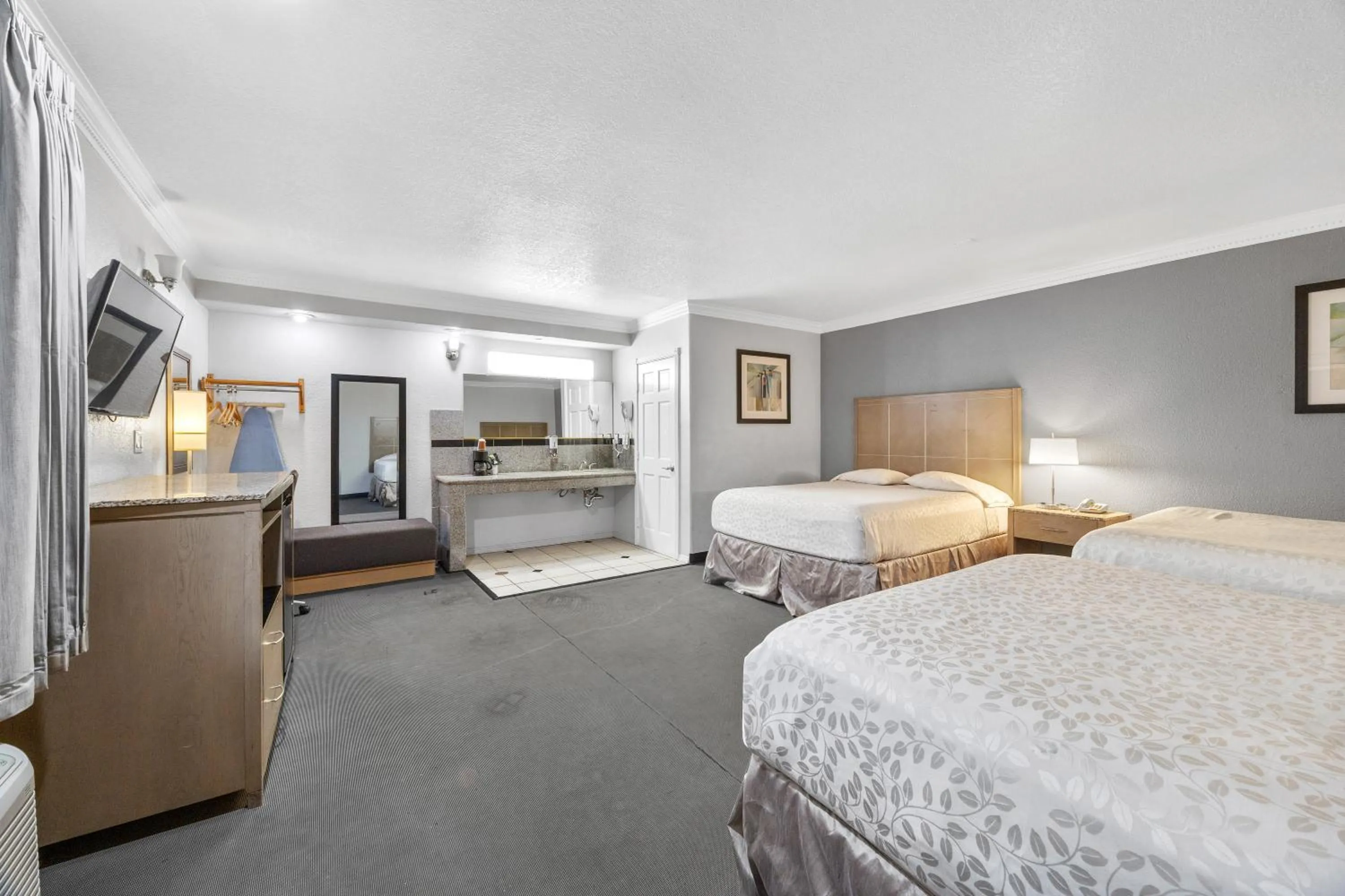 Bed in Americas Best Value Inn - Milpitas