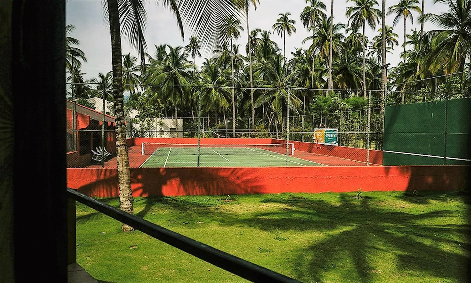 Tennis court in Omali São Tomé