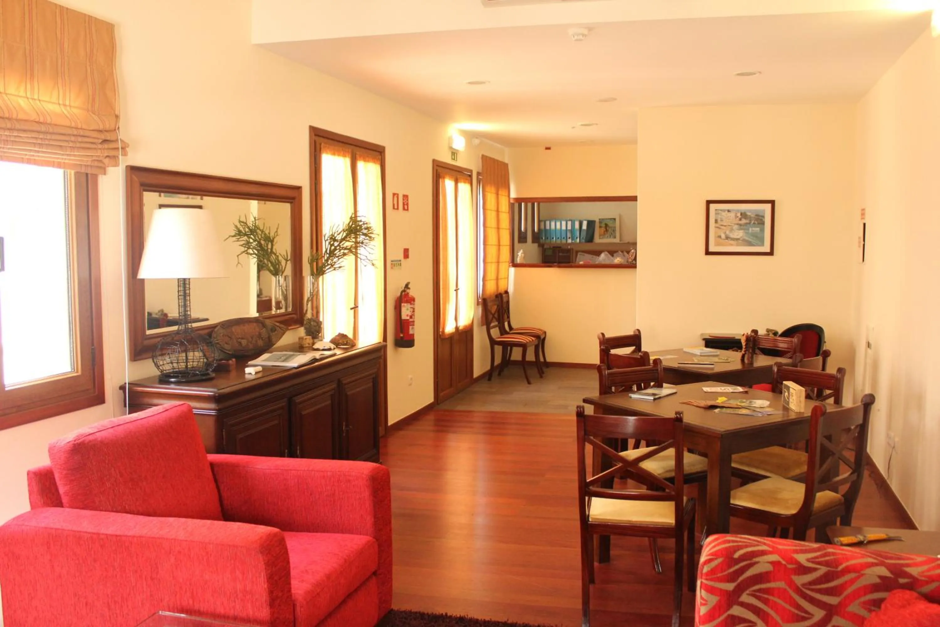 Communal lounge/ TV room in Hotel Vila Bela