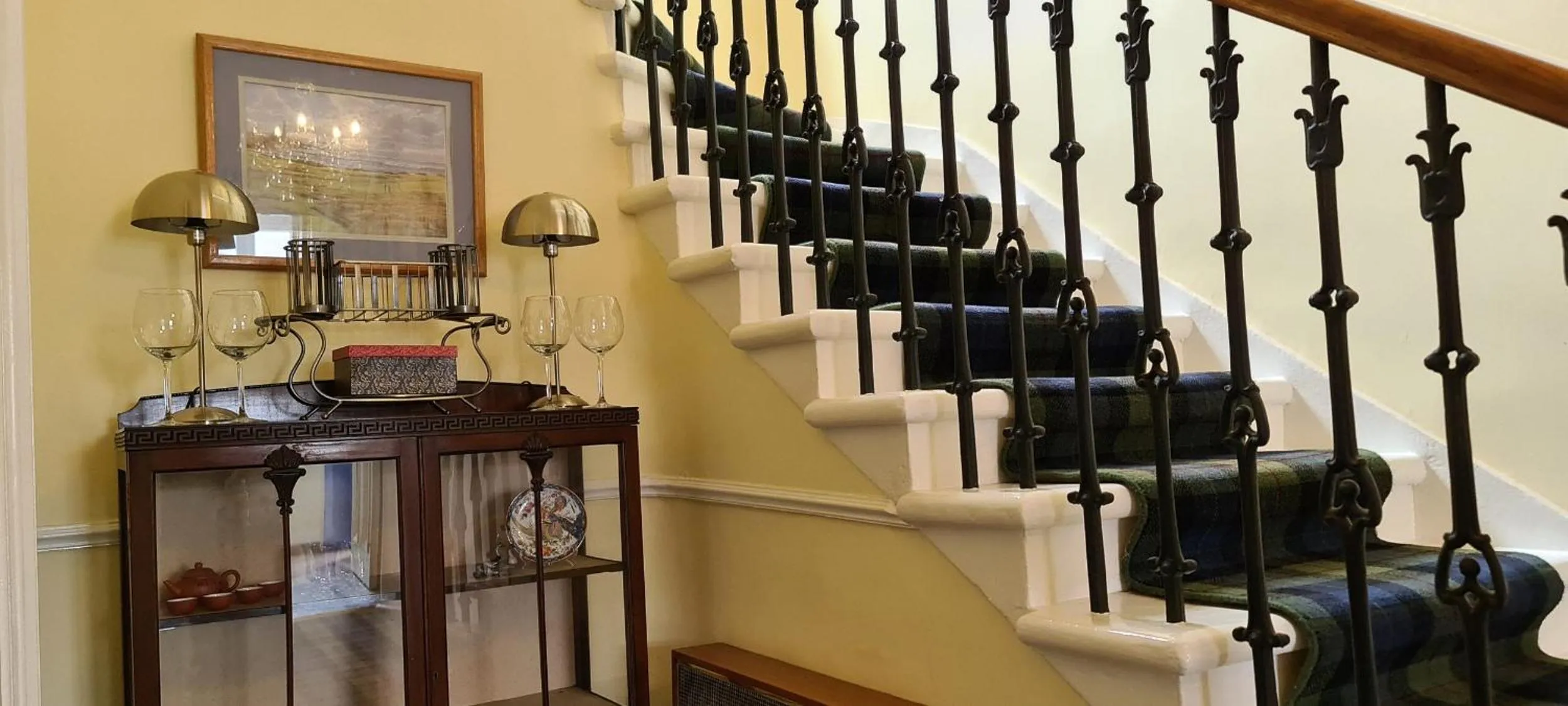 CREAG DHUBH COUNTRY HOUSE