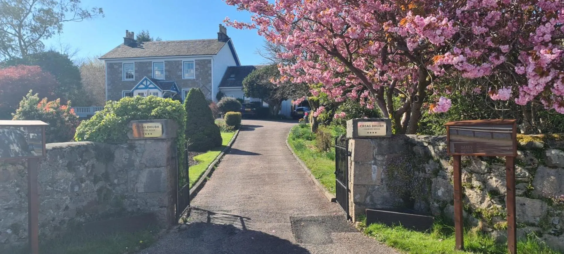 CREAG DHUBH COUNTRY HOUSE
