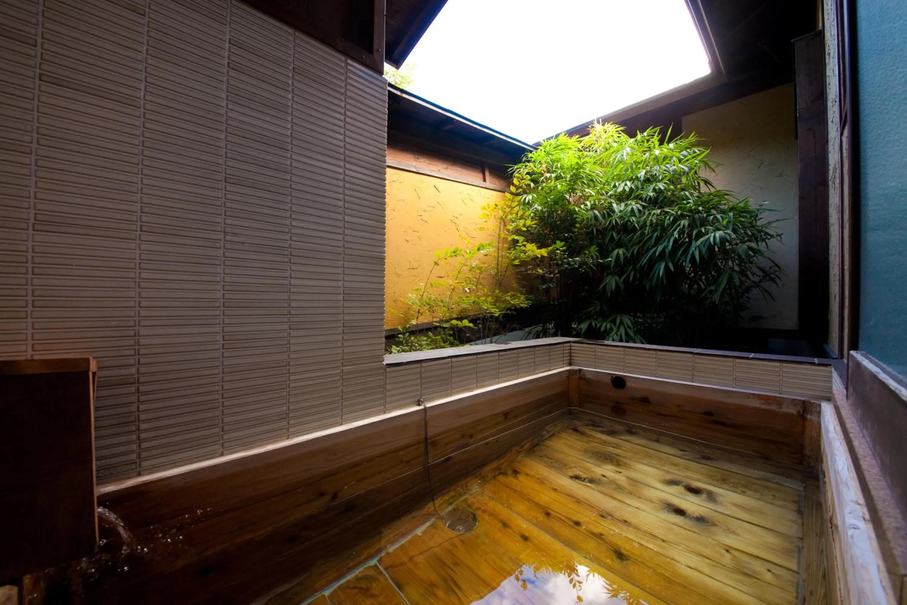 Hot Spring Bath in Yufuin Gettouan