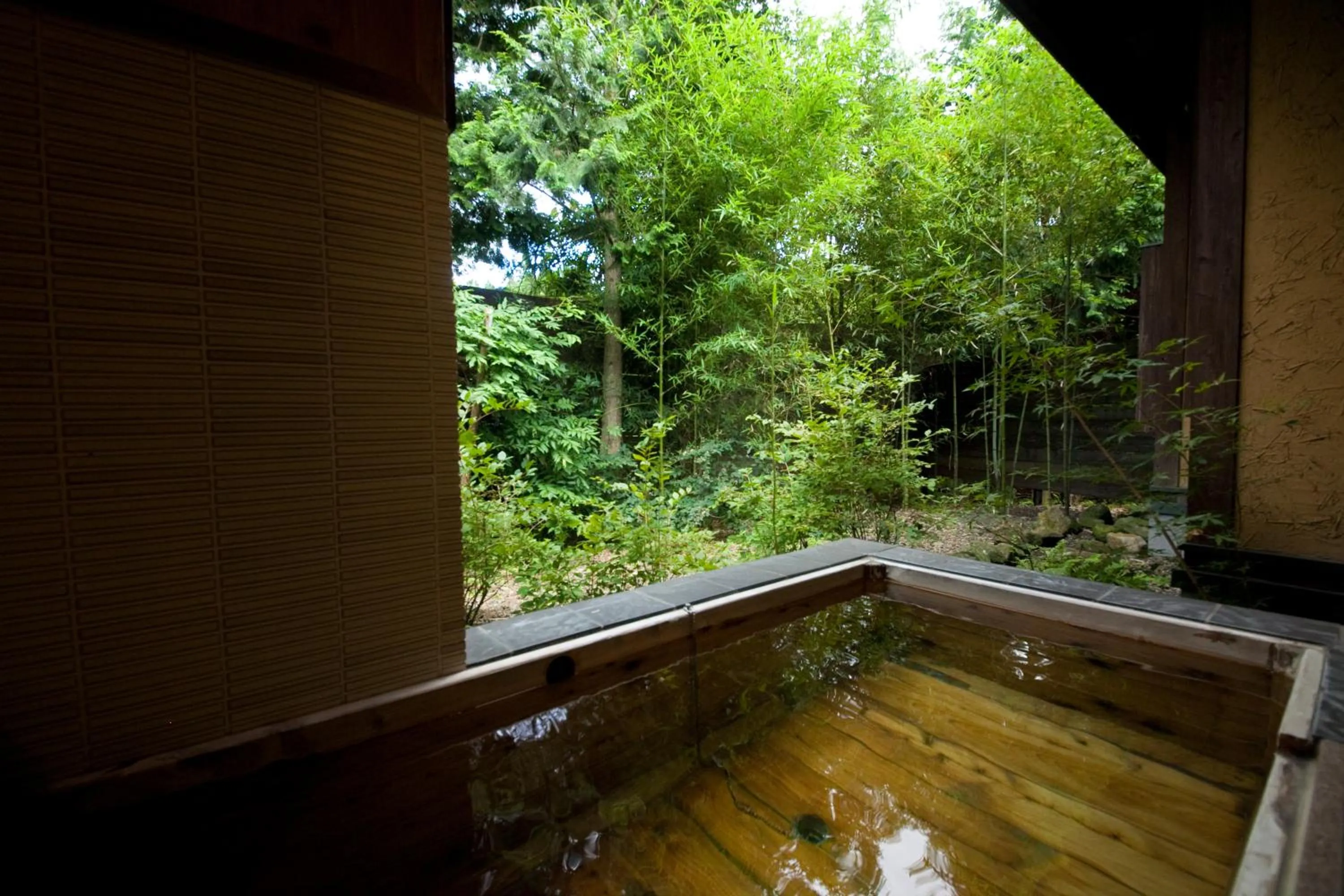 Hot Spring Bath in Yufuin Gettouan