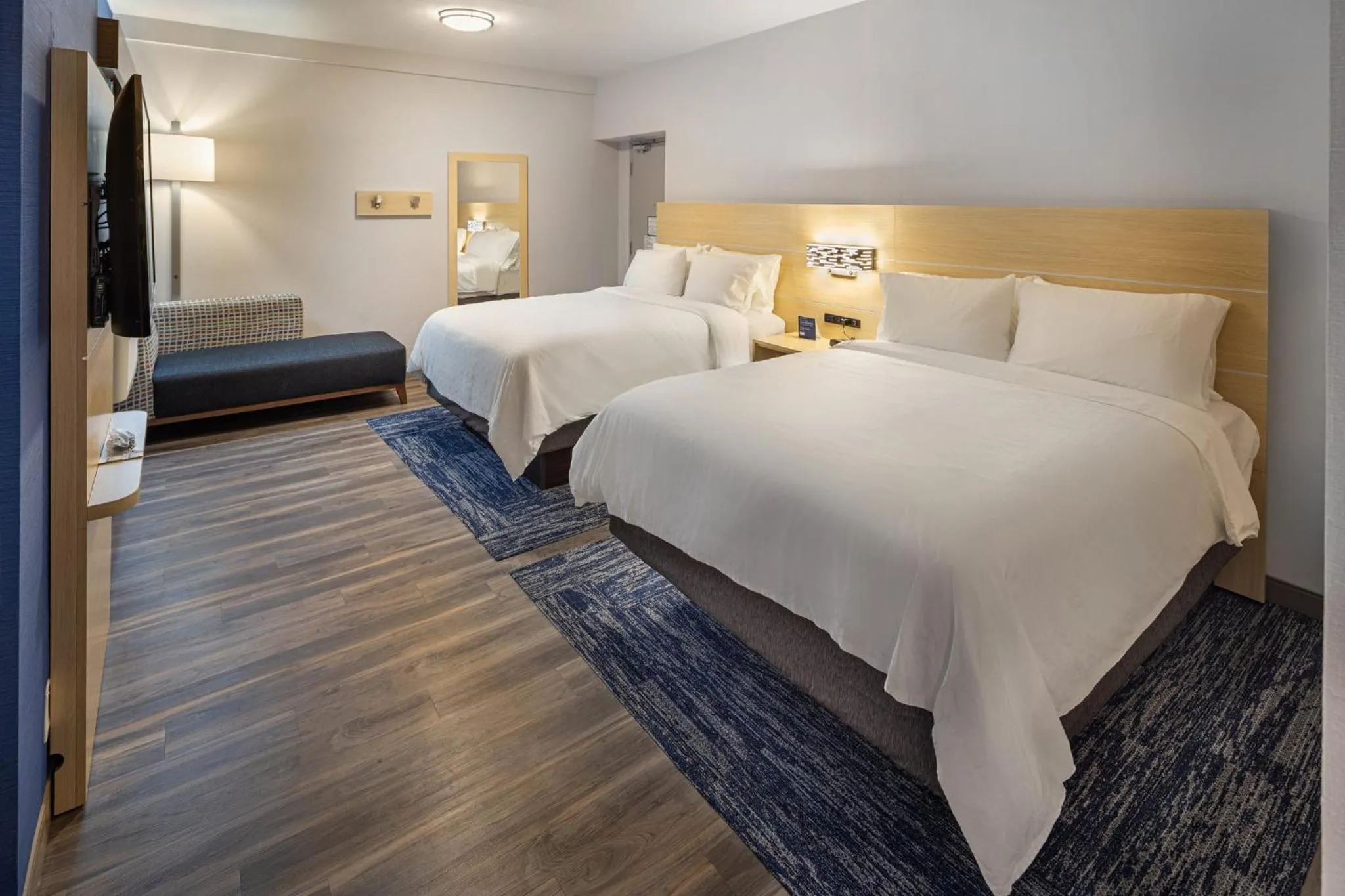 Photo of the whole room, Bed in Holiday Inn Express & Suites - Atlanta Downtown by IHG
