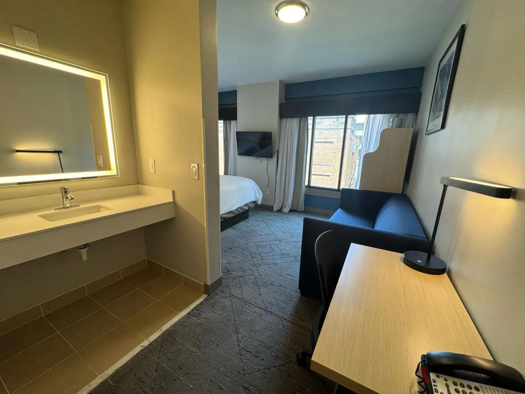 Bed in Holiday Inn Express & Suites - Atlanta Downtown by IHG