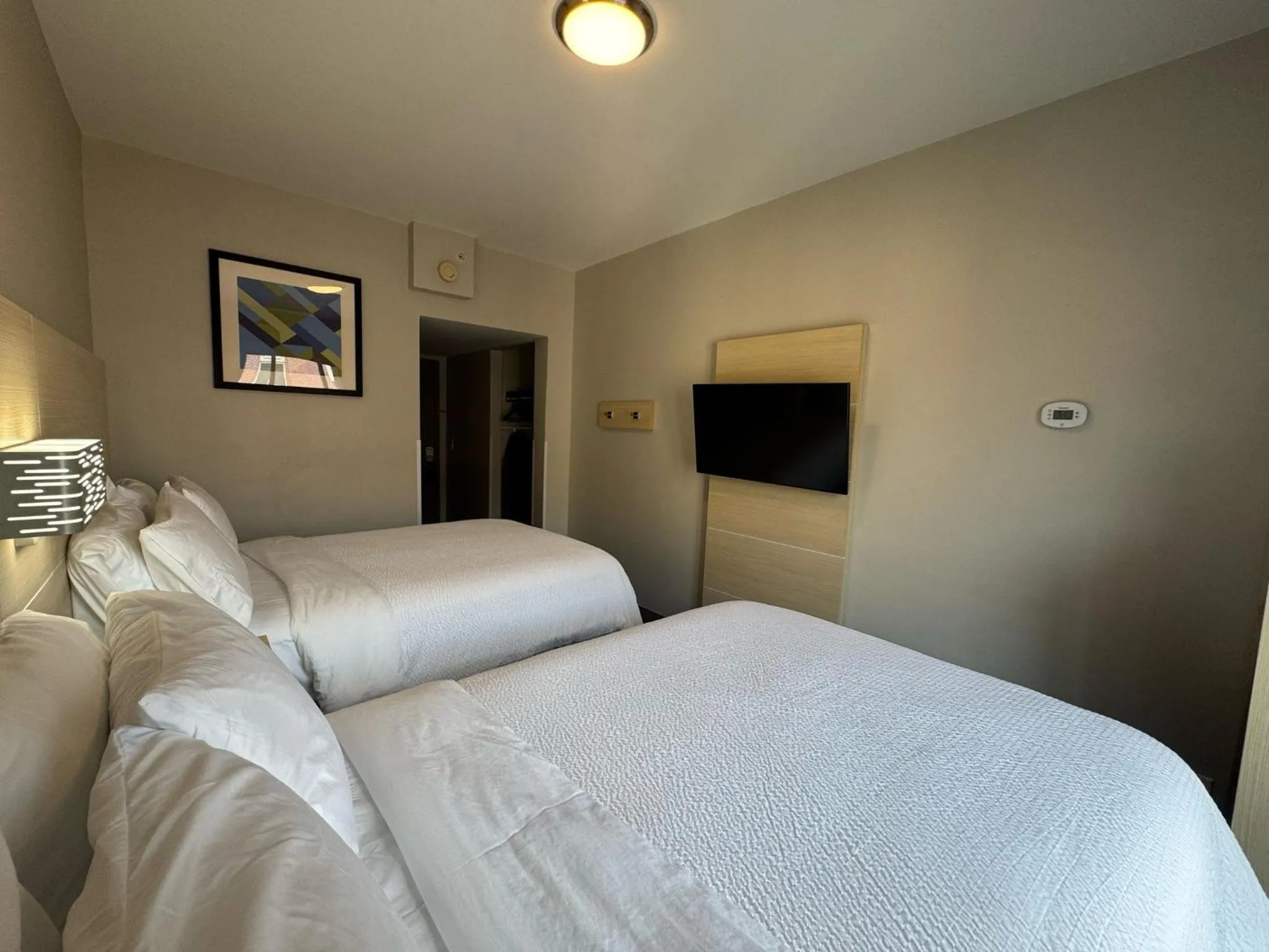 Bed in Holiday Inn Express & Suites - Atlanta Downtown by IHG