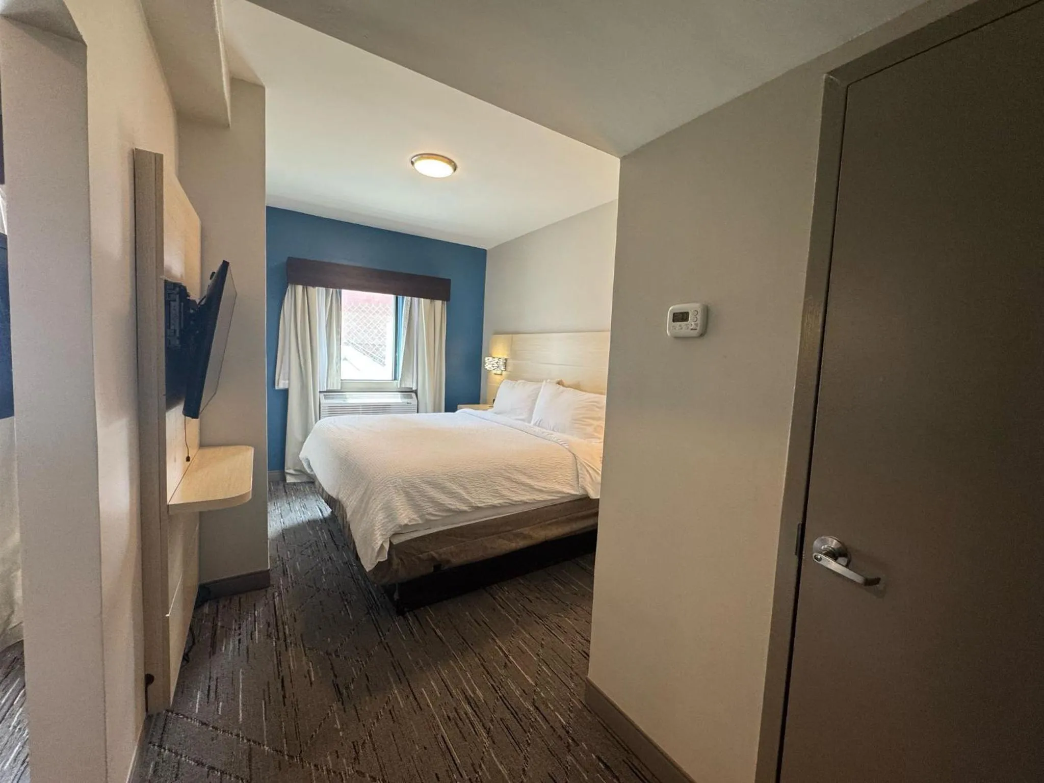 Bed in Holiday Inn Express & Suites - Atlanta Downtown by IHG
