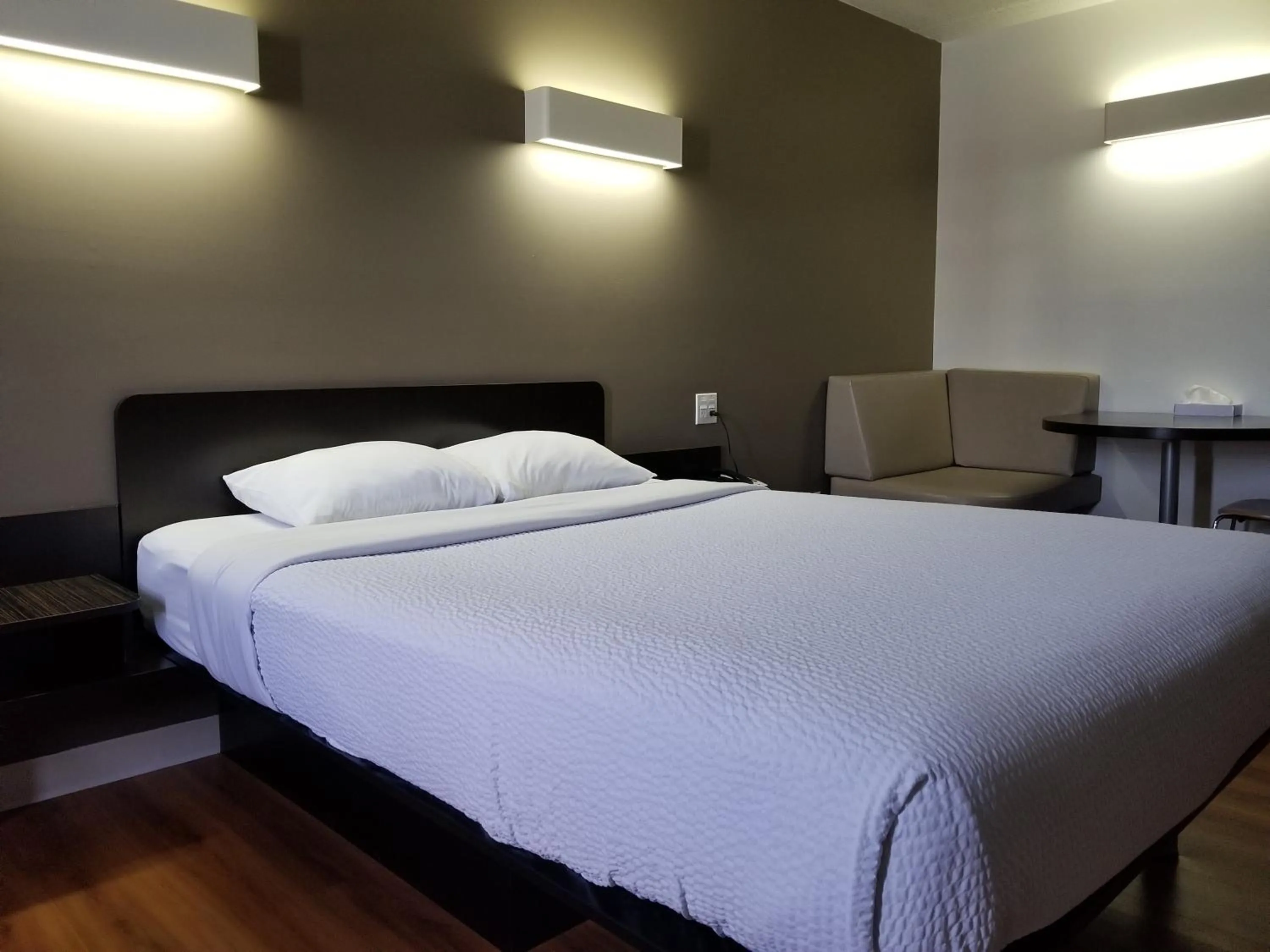 Bed in Joys Inn Innisfail, AB