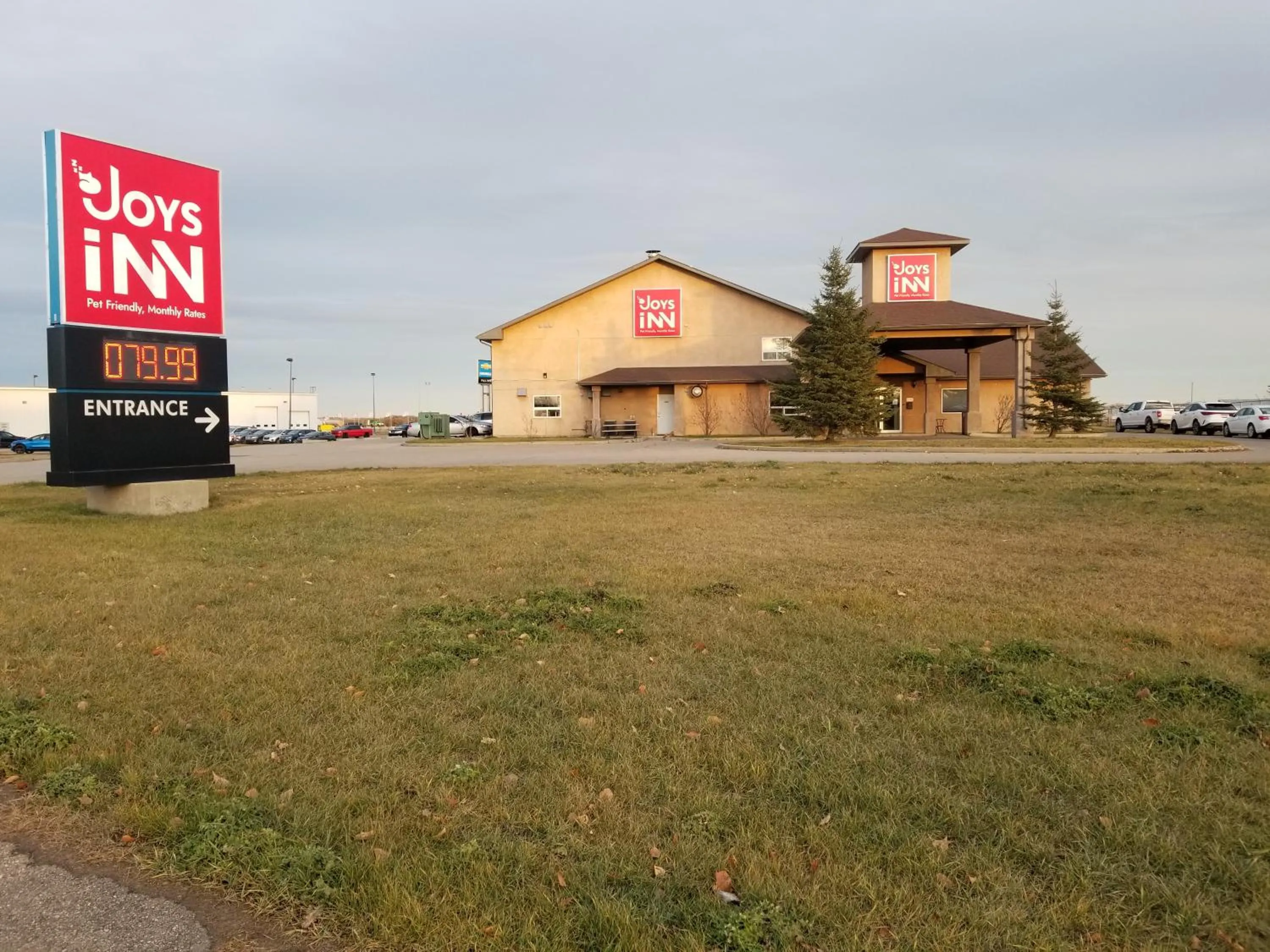 Property building in Joys Inn Innisfail, AB