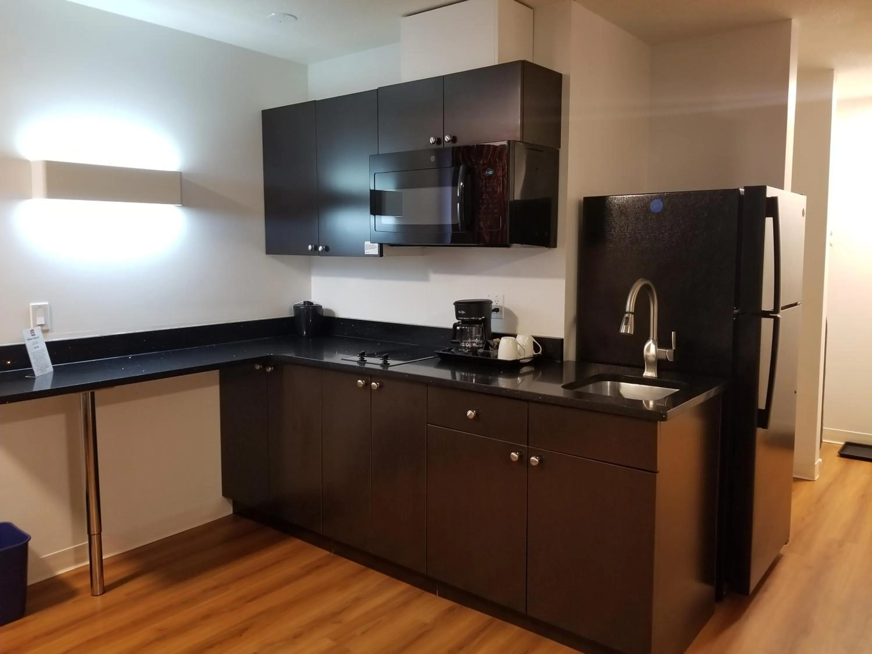 Coffee/tea facilities in Joys Inn Innisfail, AB