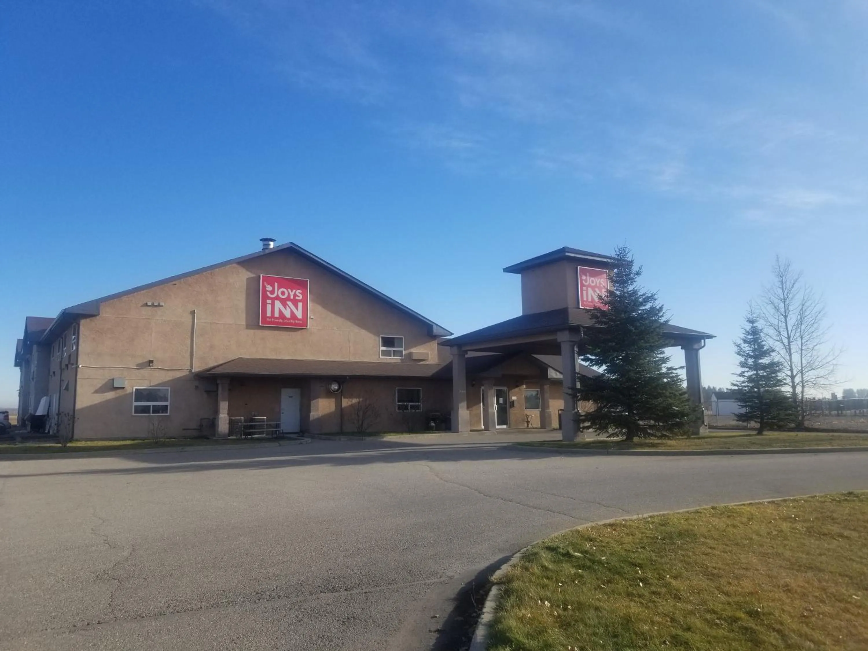 Property building in Joys Inn Innisfail, AB